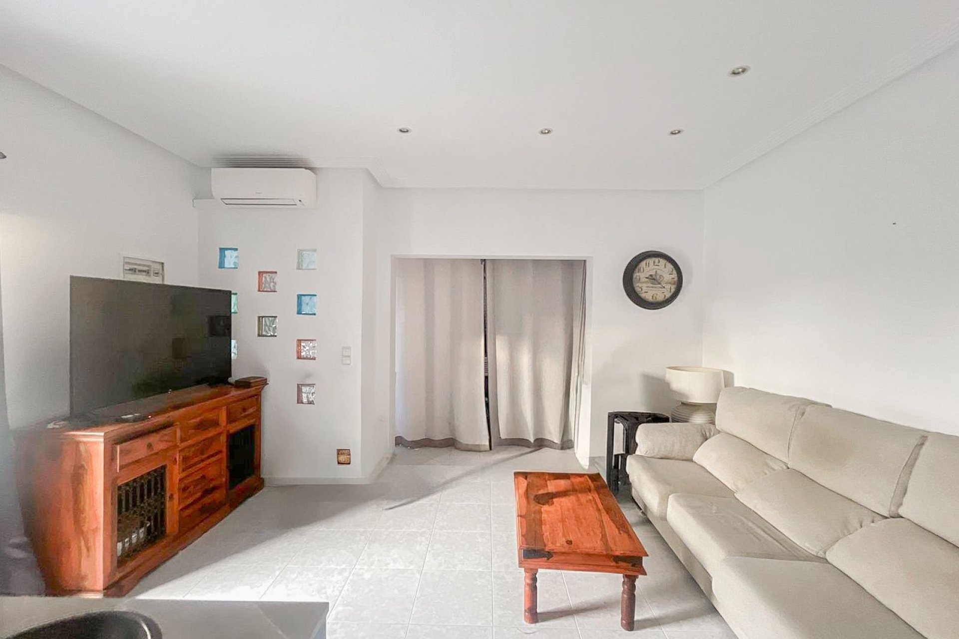 Resale - Apartment / Flat * - Torrevieja * - La Mata *