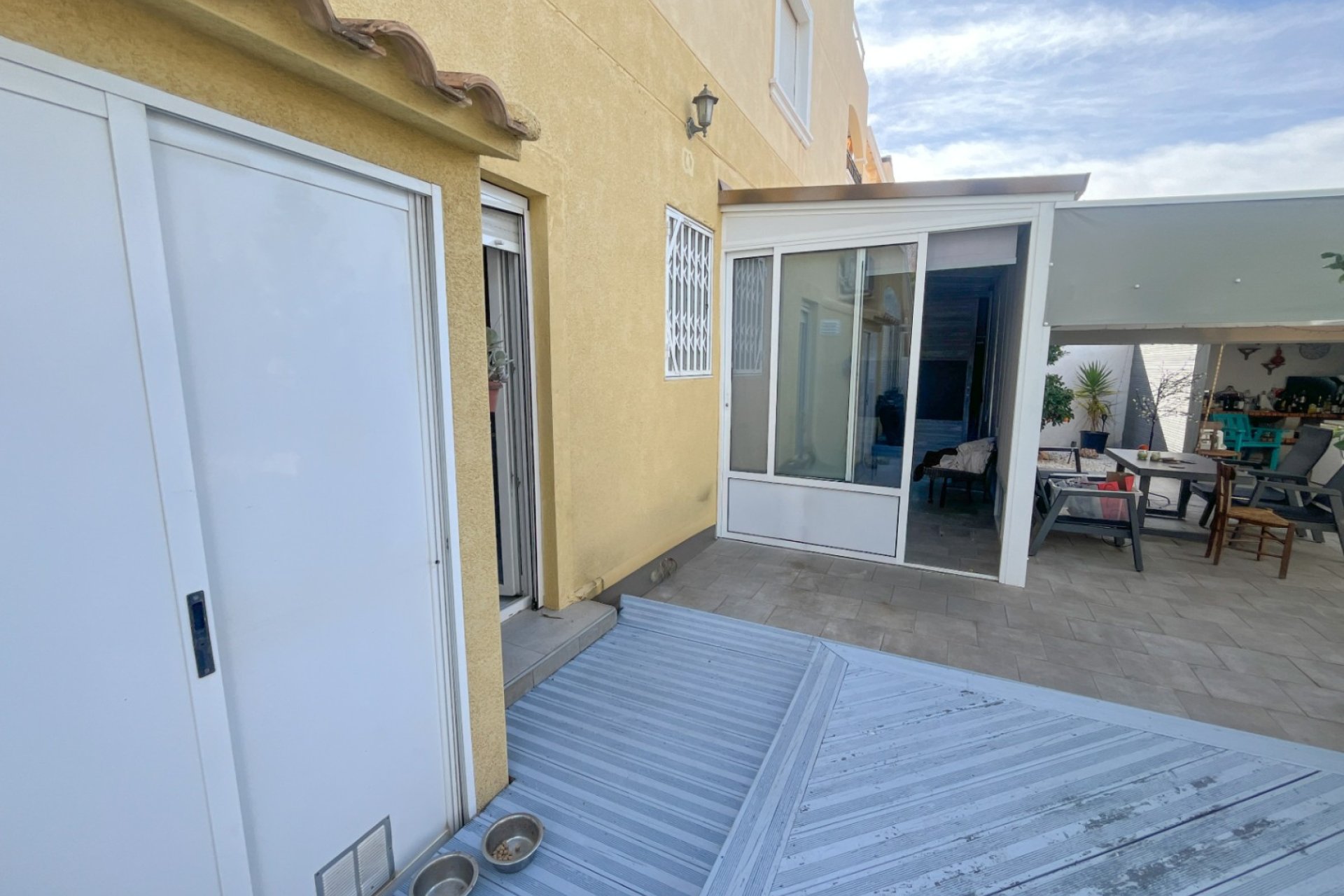 Resale - Apartment / Flat * - Torrevieja * - La Mata *