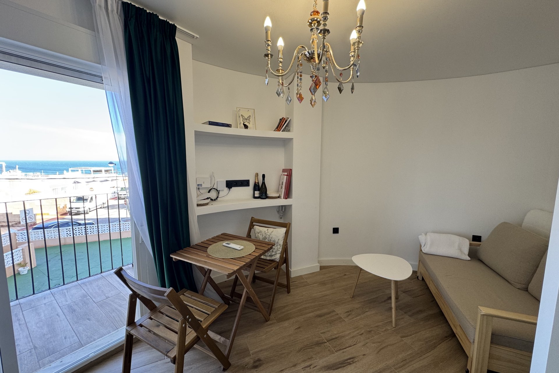 Resale - Apartment / Flat * - Torrevieja * - La Mata *