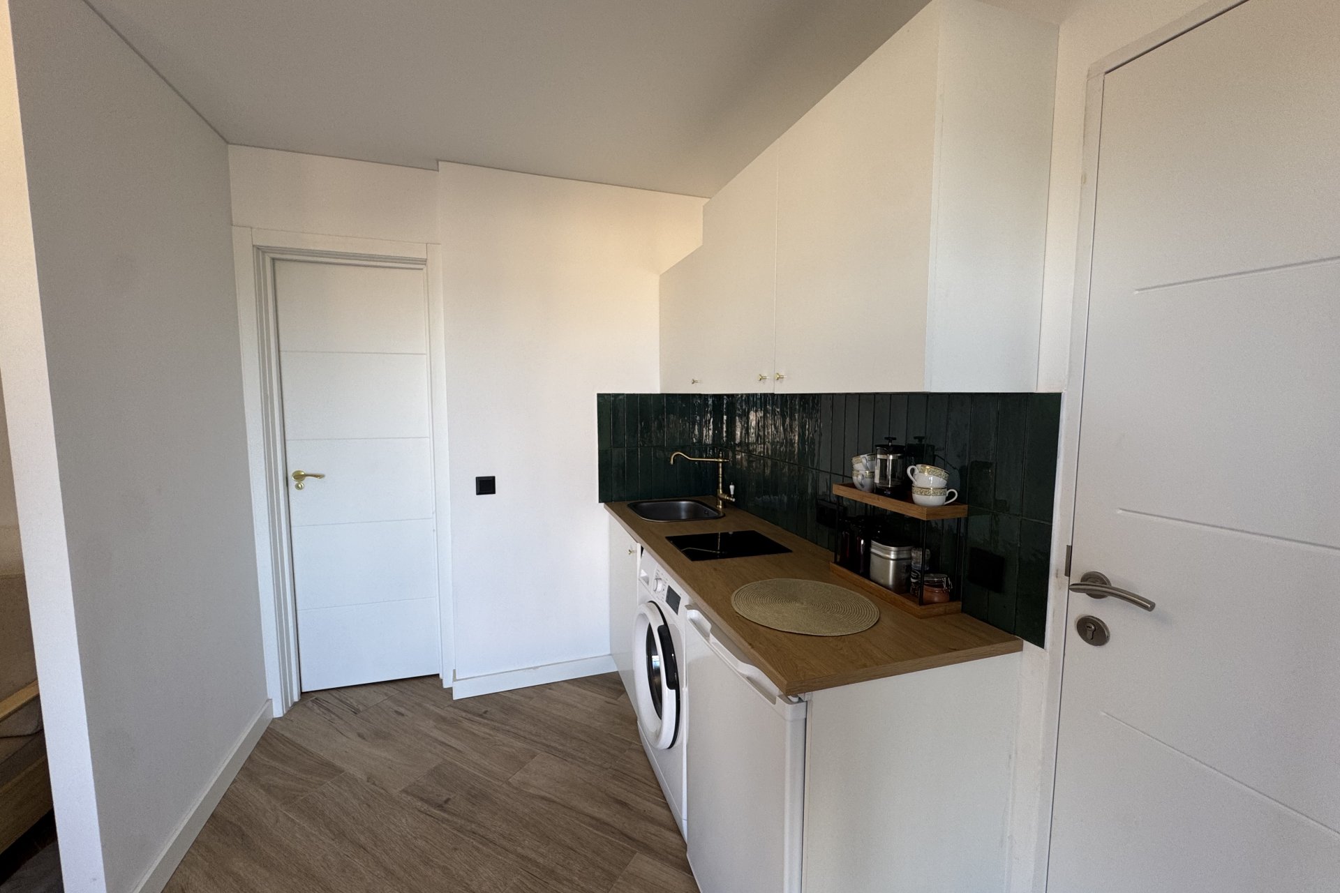 Resale - Apartment / Flat * - Torrevieja * - La Mata *