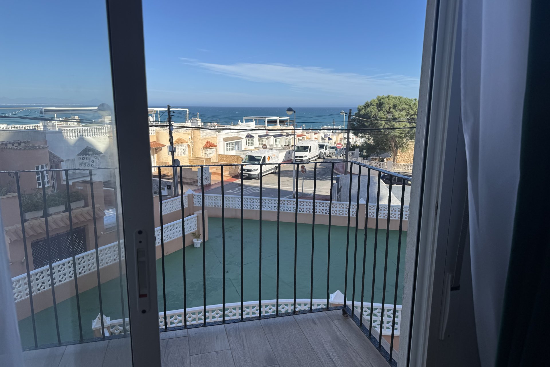 Resale - Apartment / Flat * - Torrevieja * - La Mata *