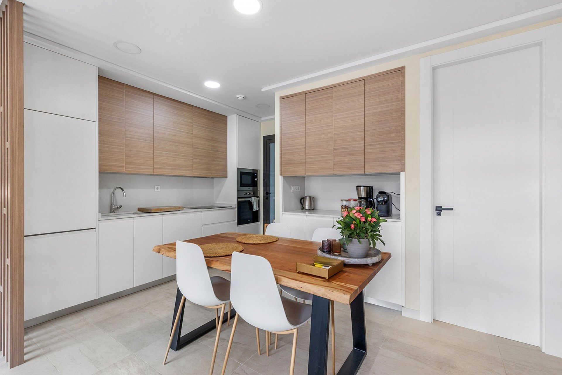 Resale - Apartment / Flat * - Torrevieja * - La Mata *