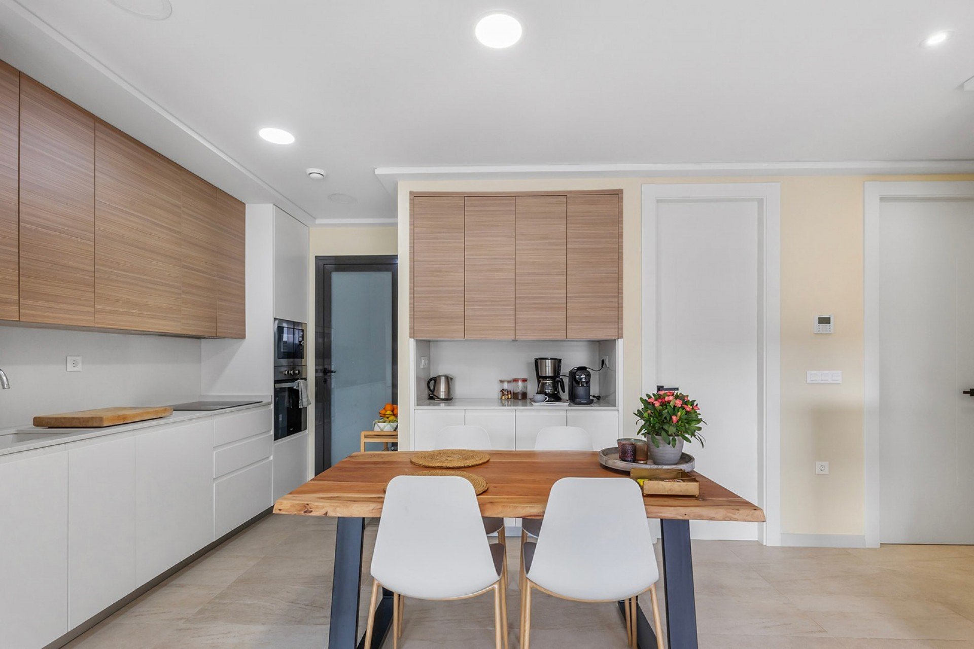 Resale - Apartment / Flat * - Torrevieja * - La Mata *