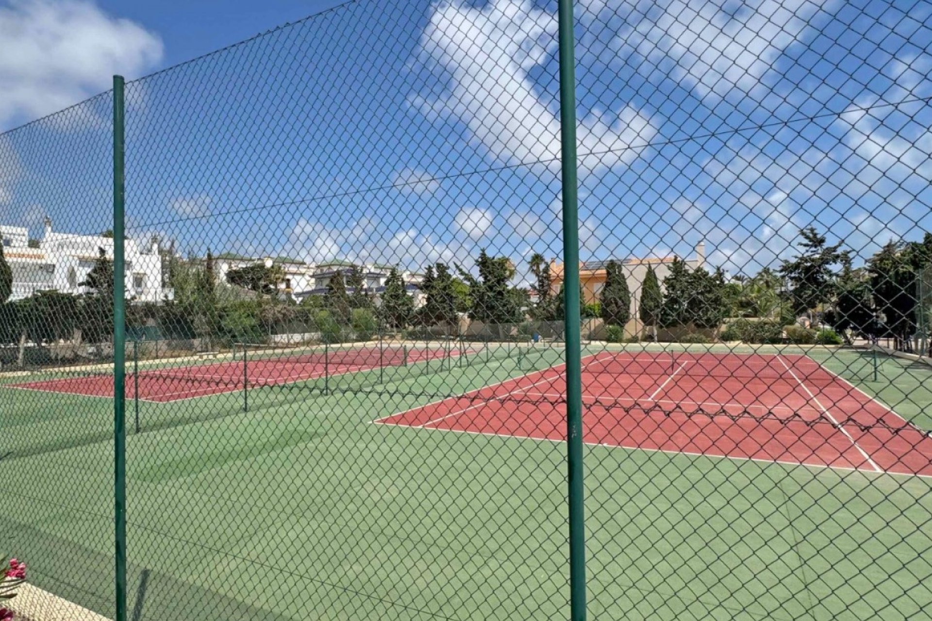 Resale - Apartment / Flat * - Torrevieja * - La Mata *