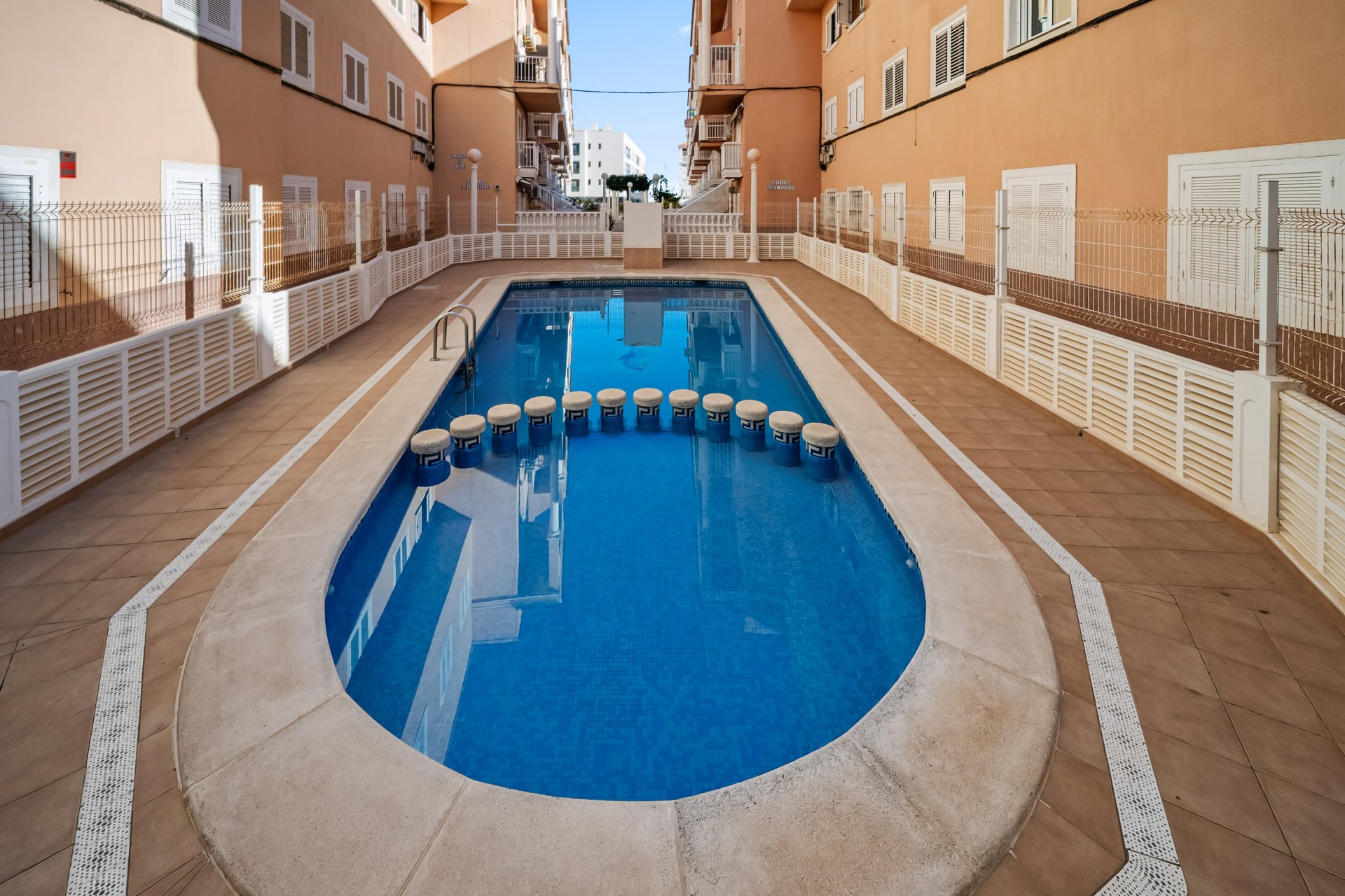 Resale - Apartment / Flat * - Torrevieja * - La Mata *