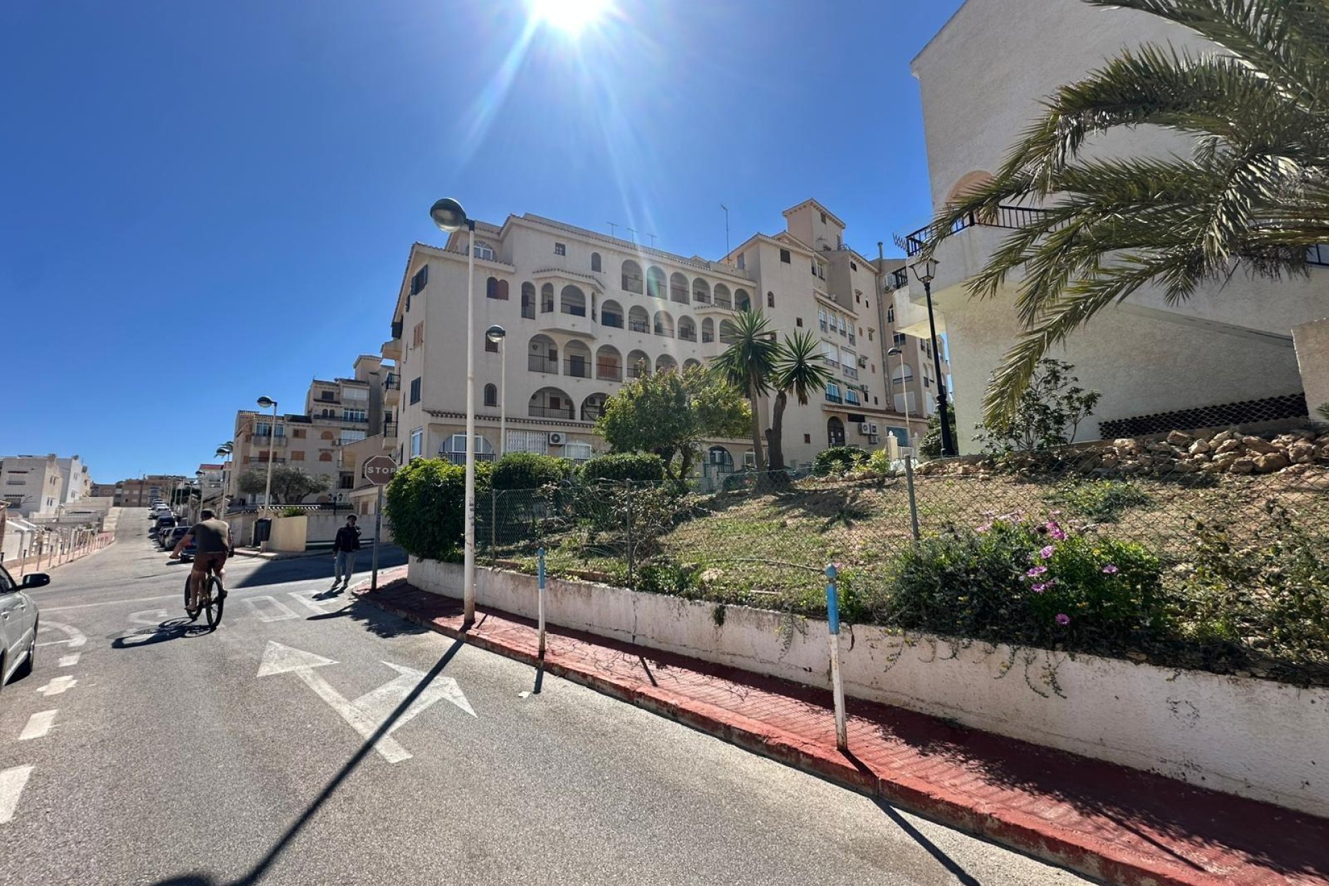 Resale - Apartment / Flat * - Torrevieja * - La Mata *