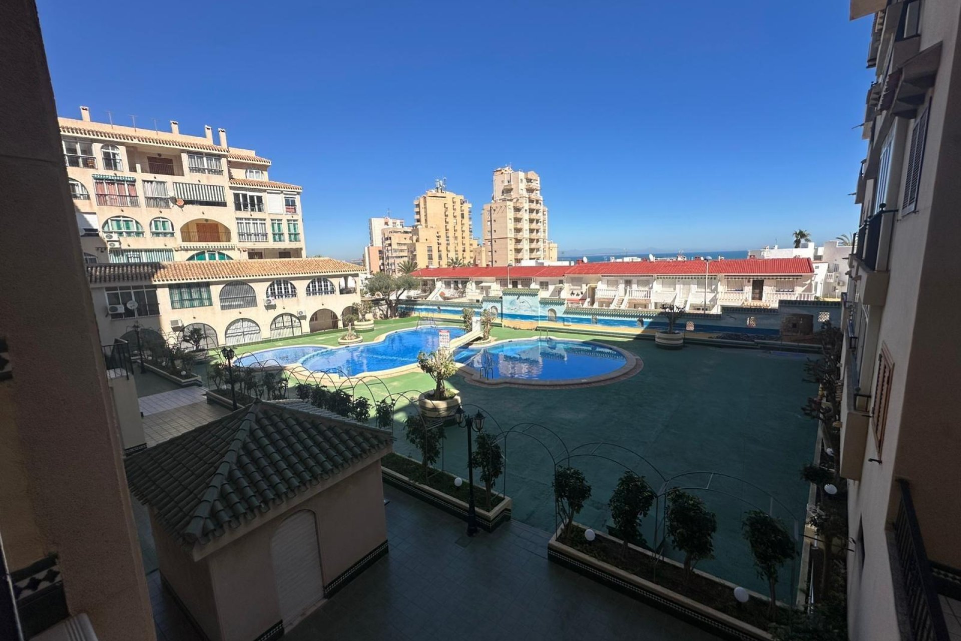 Resale - Apartment / Flat * - Torrevieja * - La Mata *