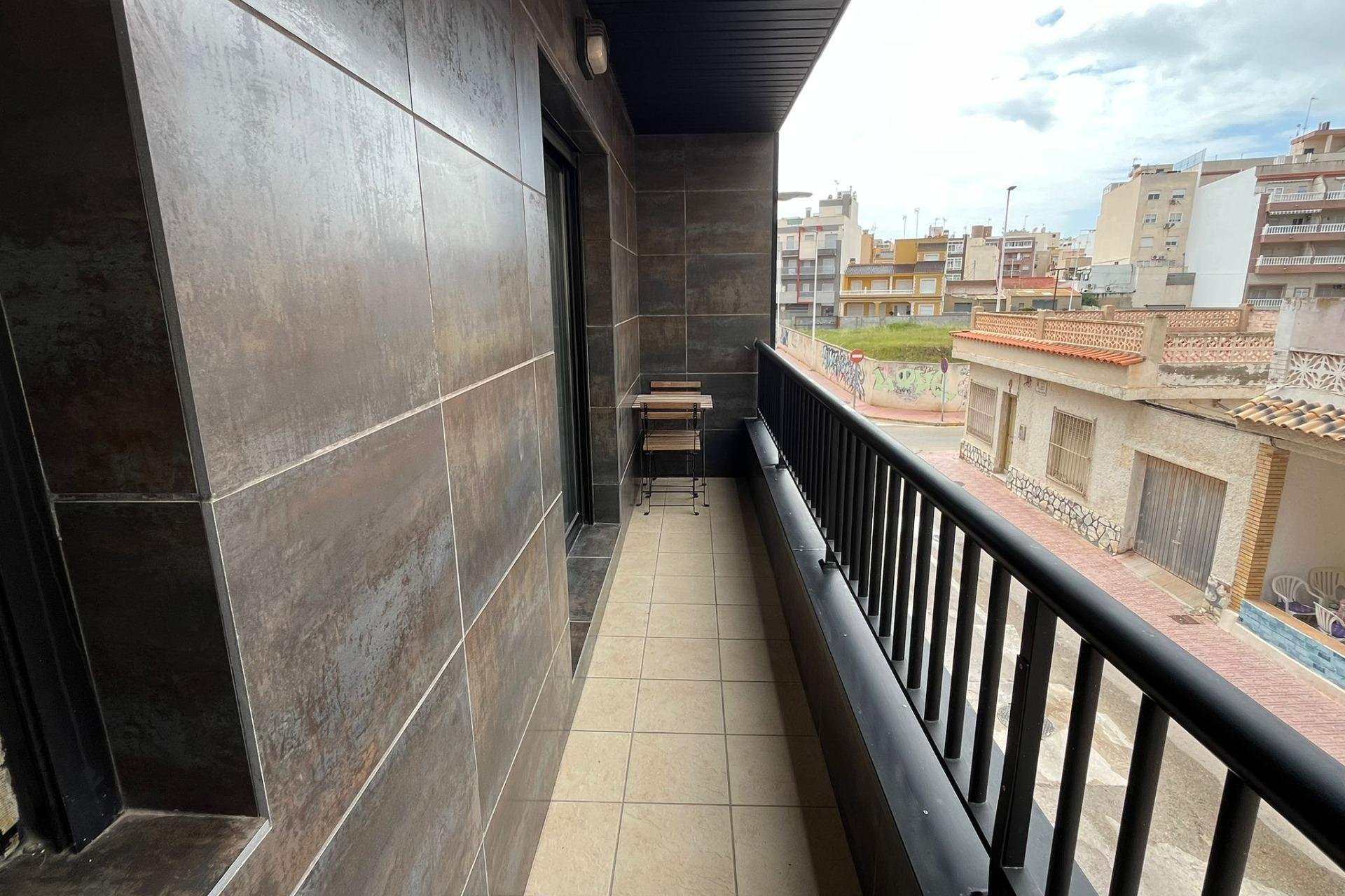 Resale - Apartment / Flat * - Torrevieja * - La Mata *