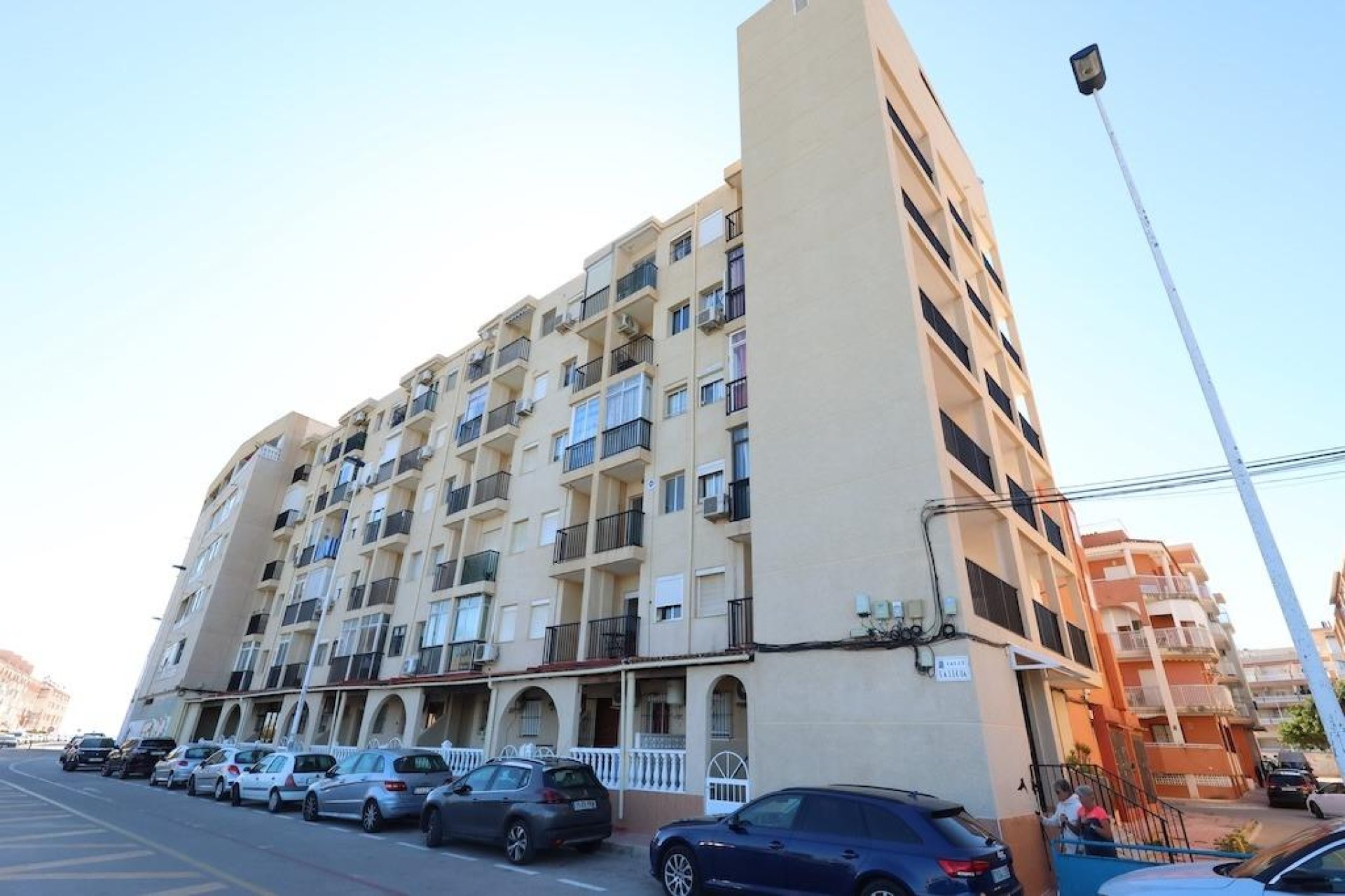 Resale - Apartment / Flat * - Torrevieja * - La Mata *