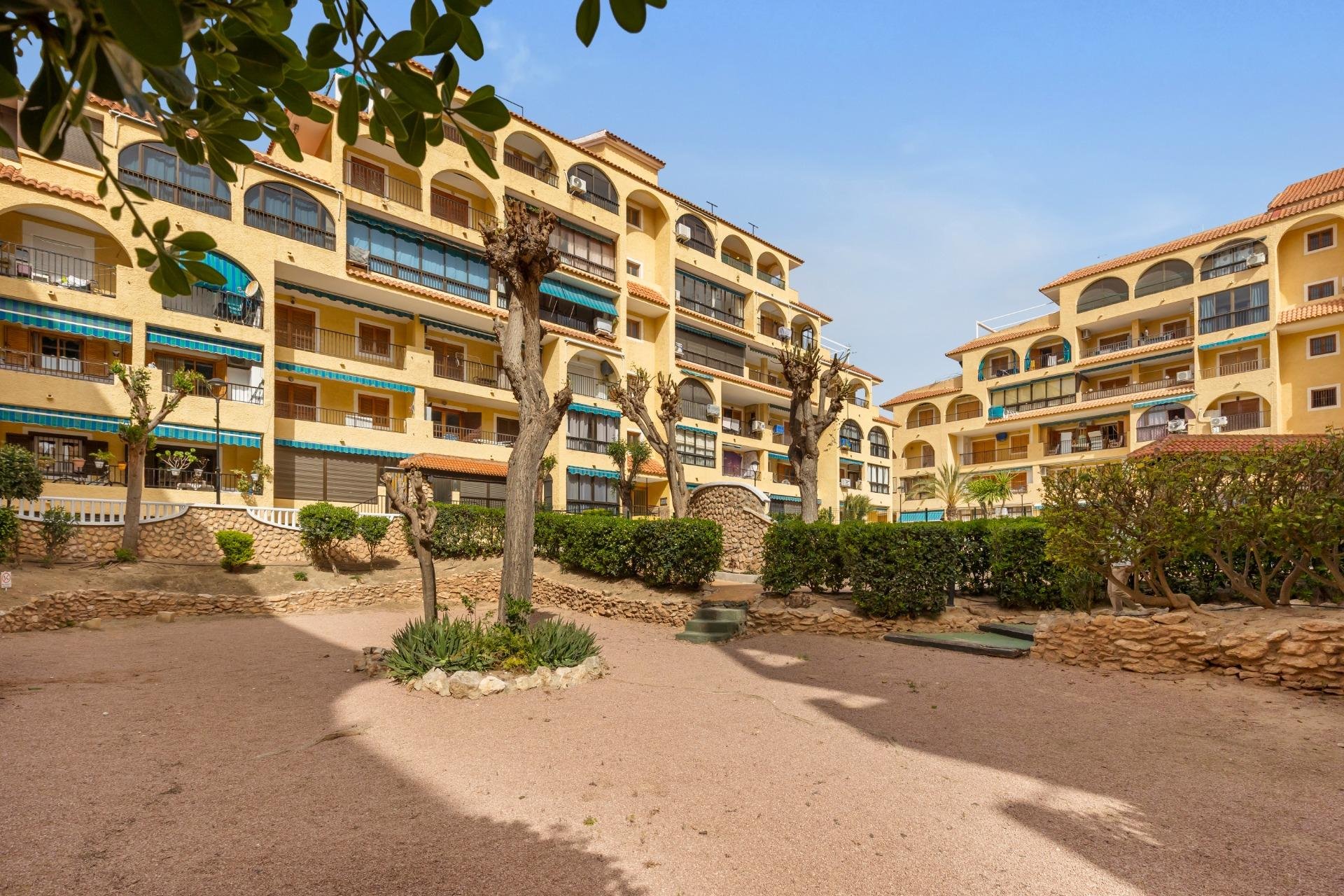 Resale - Apartment / Flat * - Torrevieja * - La Mata *