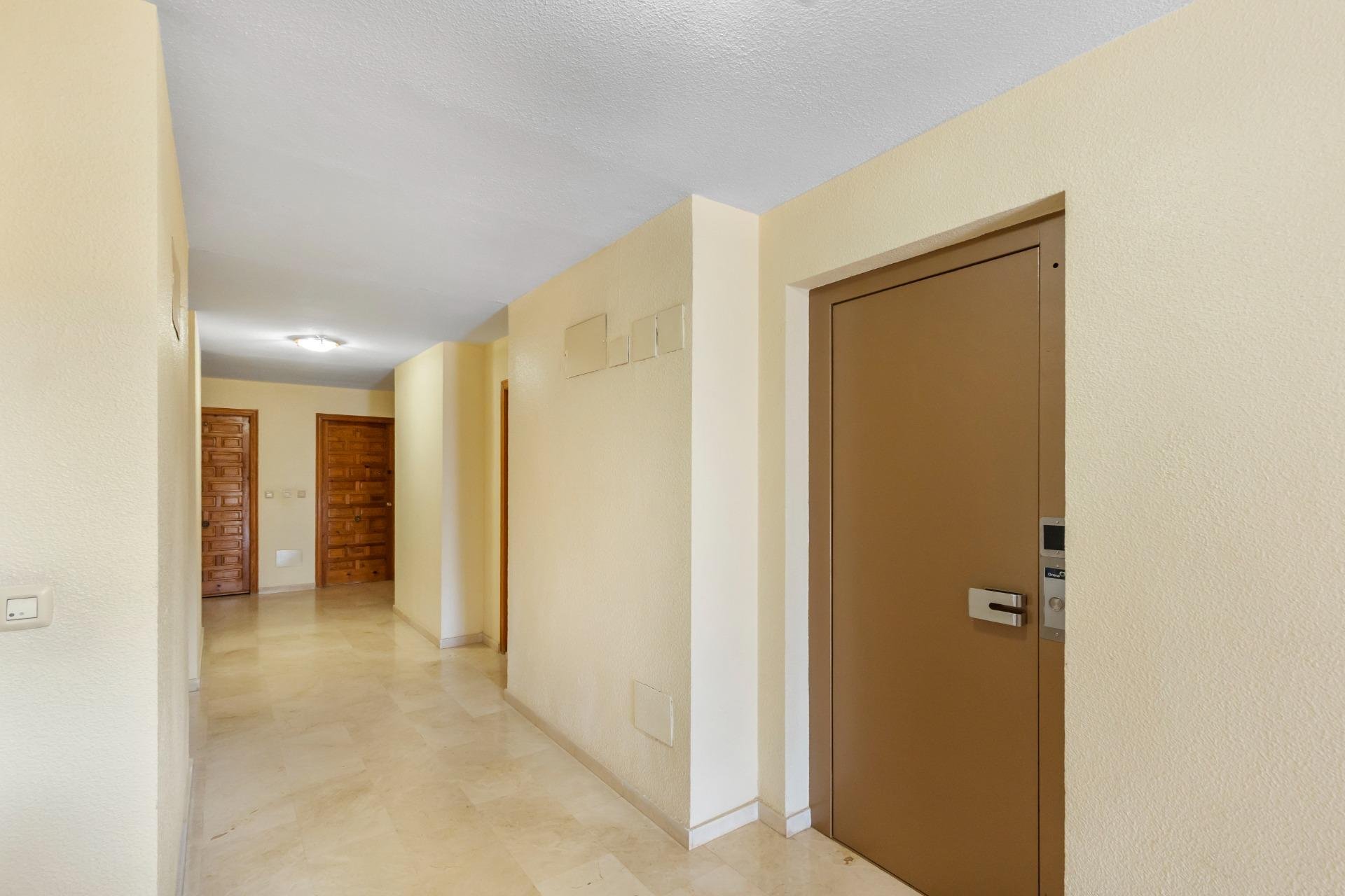 Resale - Apartment / Flat * - Torrevieja * - La Mata *