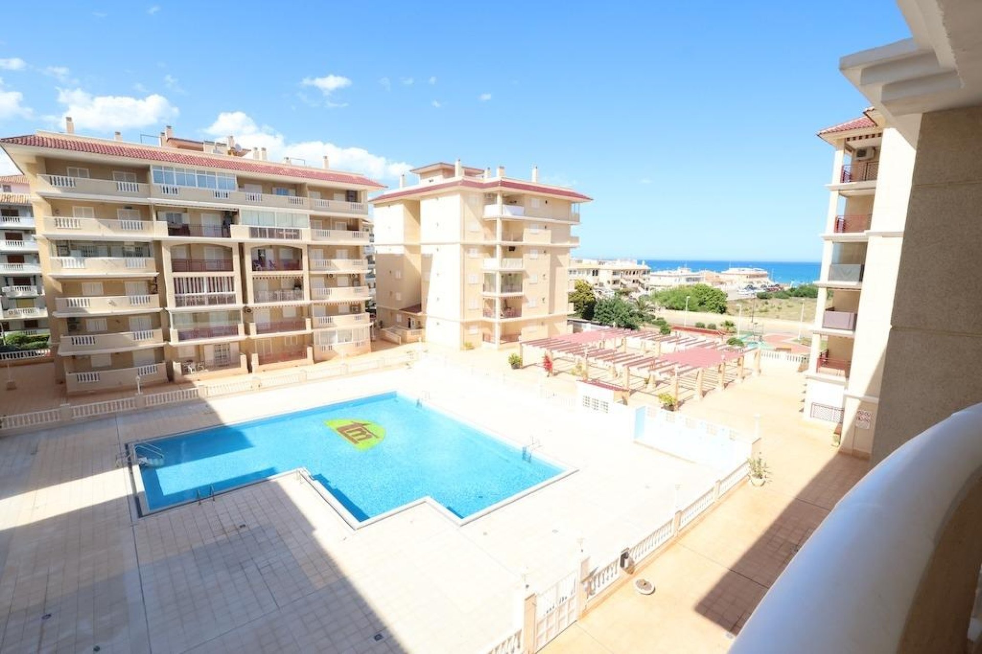 Resale - Apartment / Flat * - Torrevieja * - La Mata *