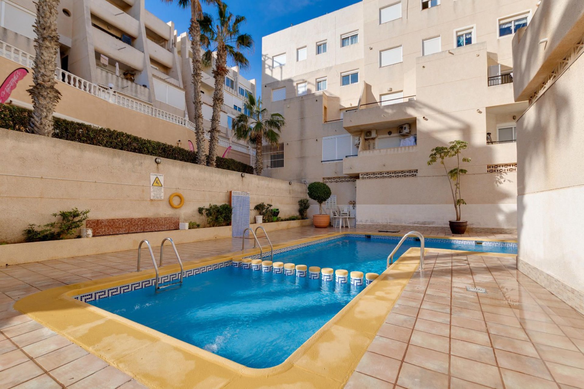 Resale - Apartment / Flat * - Torrevieja * - La Mata *