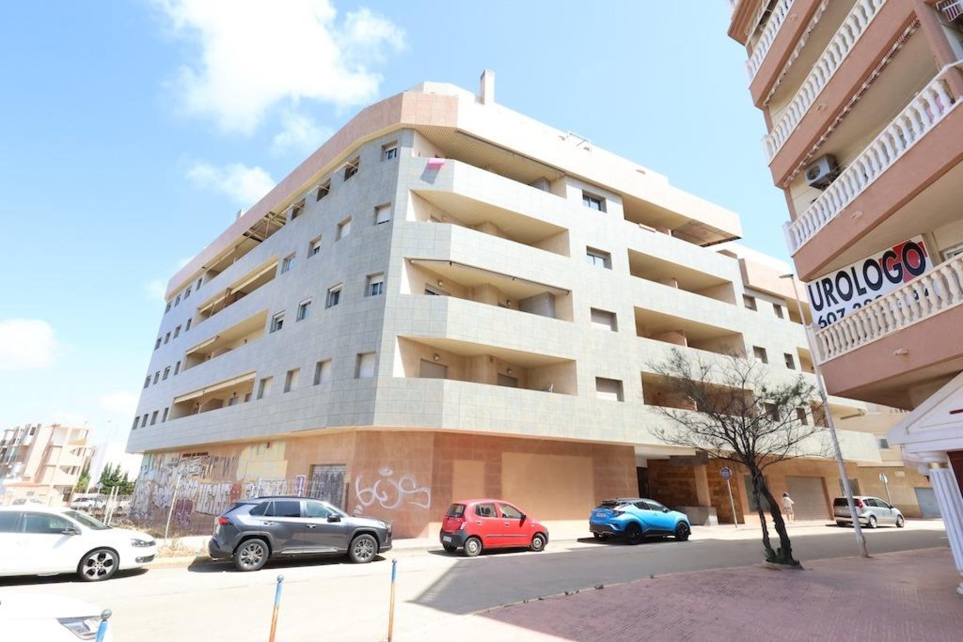 Resale - Apartment / Flat * - Torrevieja * - La Mata *