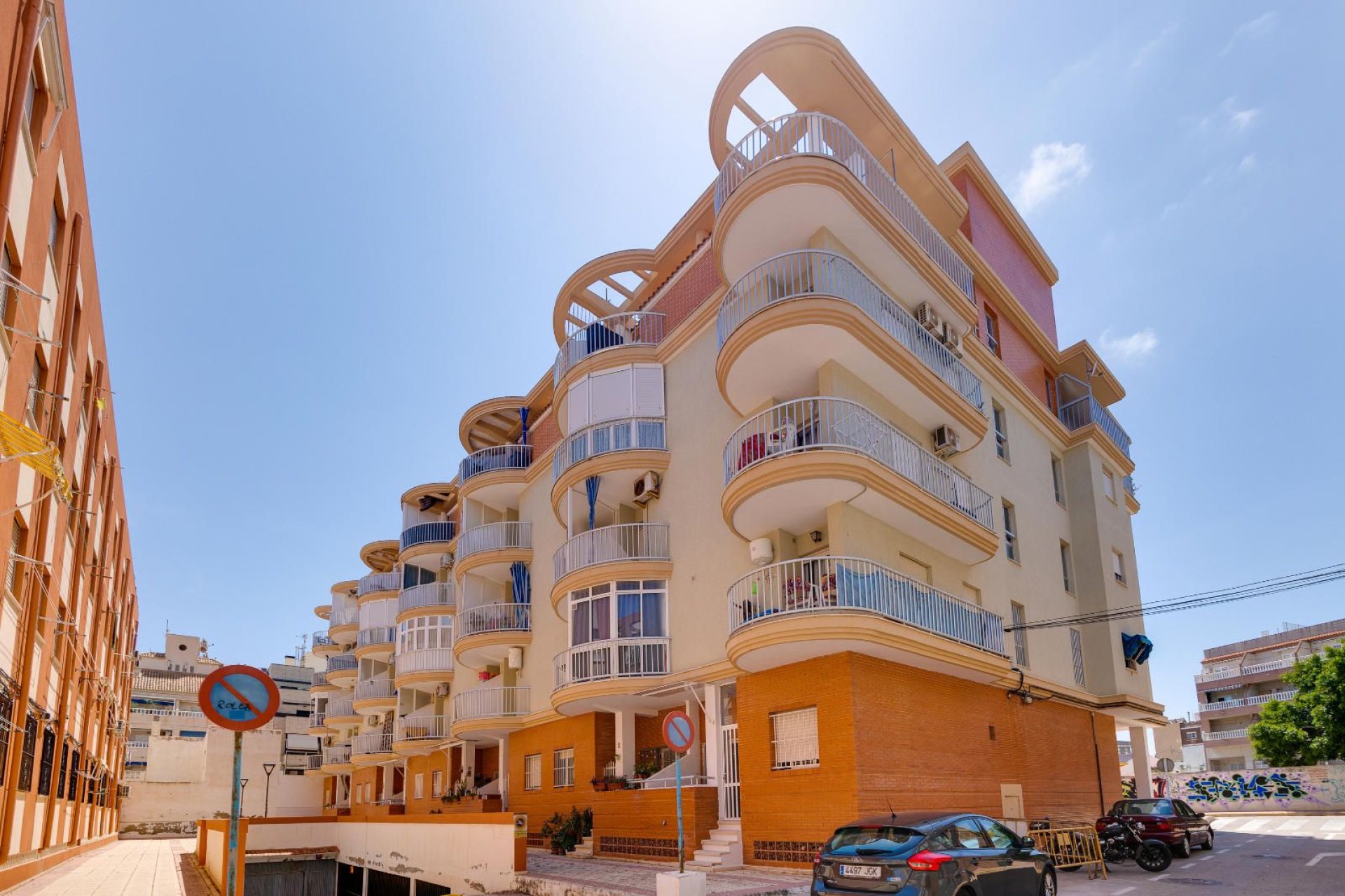 Resale - Apartment / Flat * - Torrevieja * - La Mata *