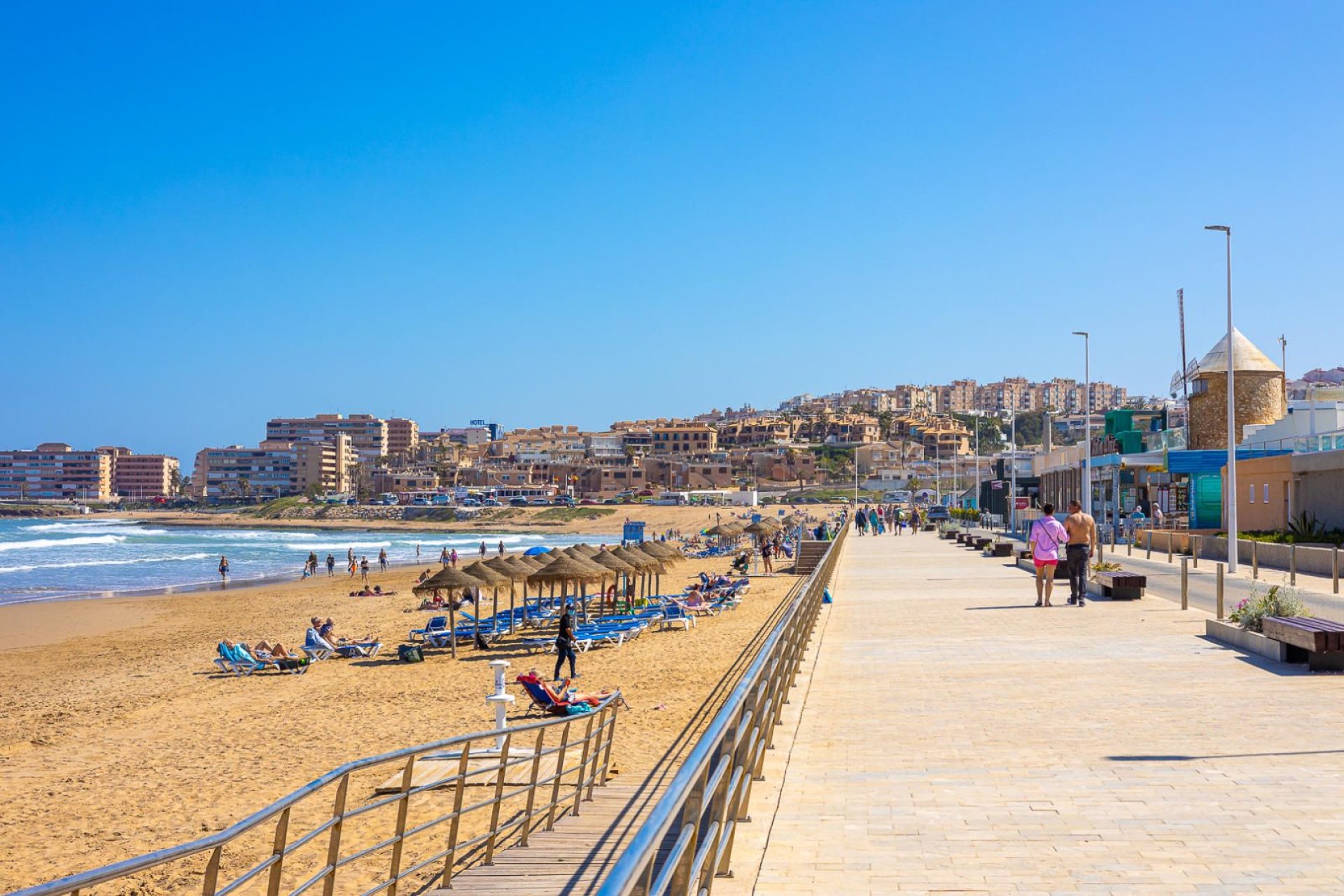 Resale - Apartment / Flat * - Torrevieja * - La Mata *