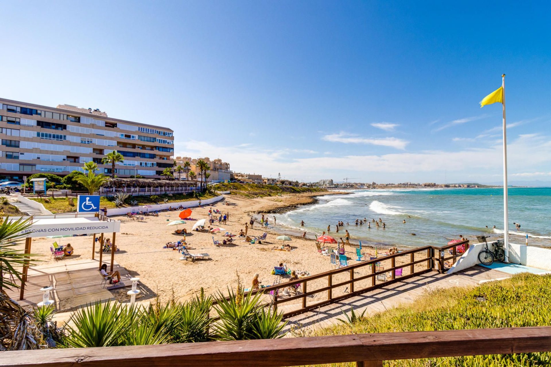 Resale - Apartment / Flat * - Torrevieja * - La Mata *