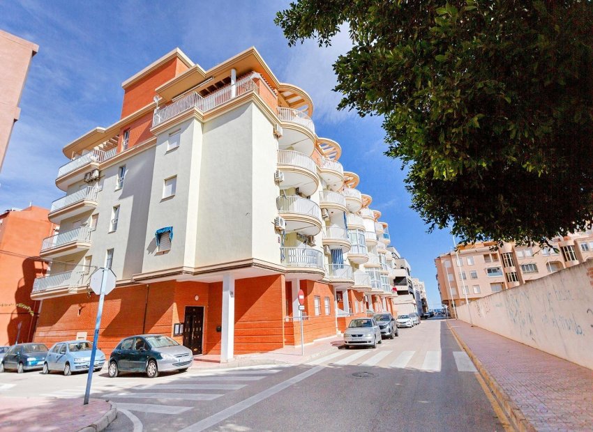 Resale - Apartment / Flat * - Torrevieja * - La Mata *