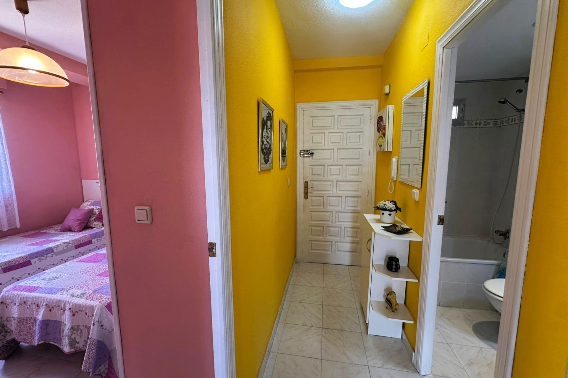 Resale - Apartment / Flat * - Torrevieja * - La Mata *