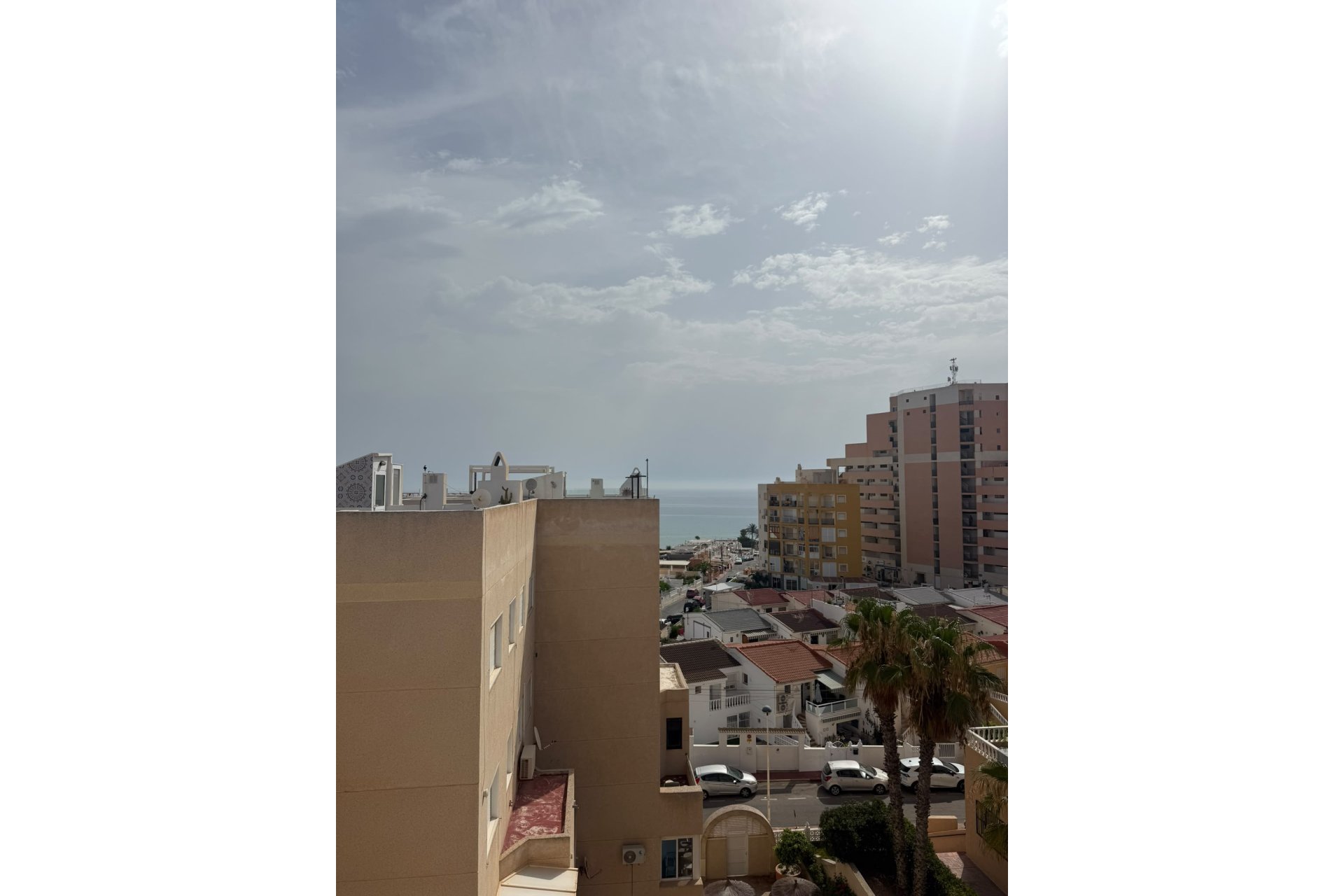 Resale - Apartment / Flat * - Torrevieja * - La Mata *