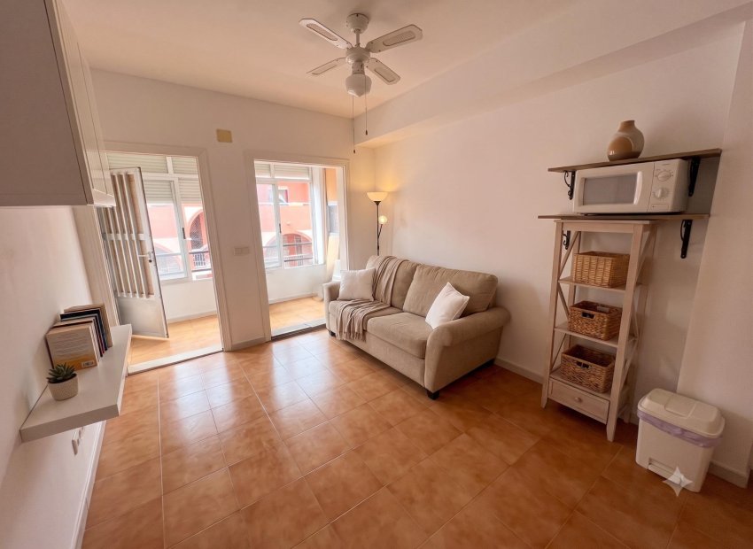 Resale - Apartment / Flat * - Torrevieja * - La Mata *