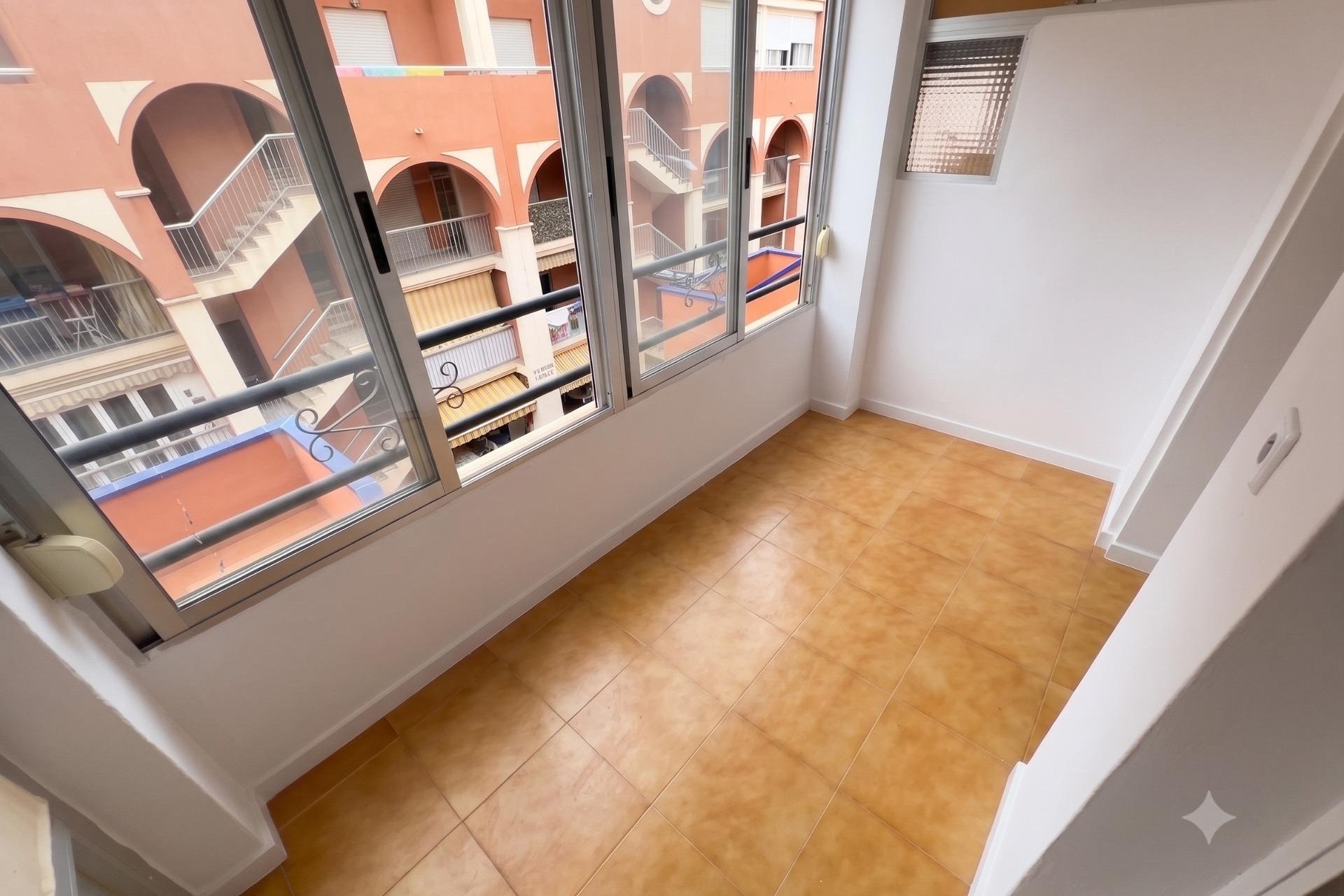 Resale - Apartment / Flat * - Torrevieja * - La Mata *