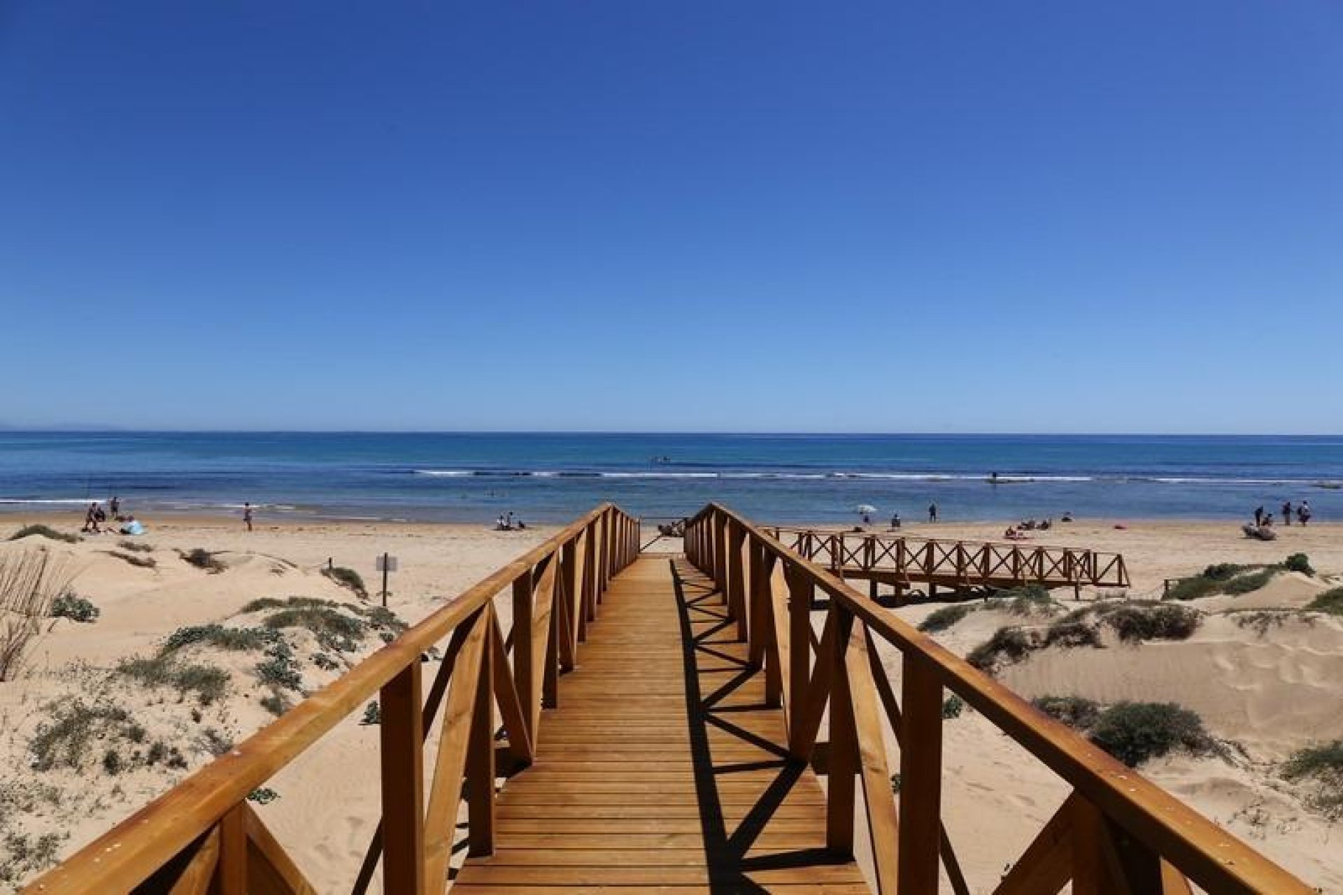 Resale - Apartment / Flat * - Torrevieja * - La Mata *