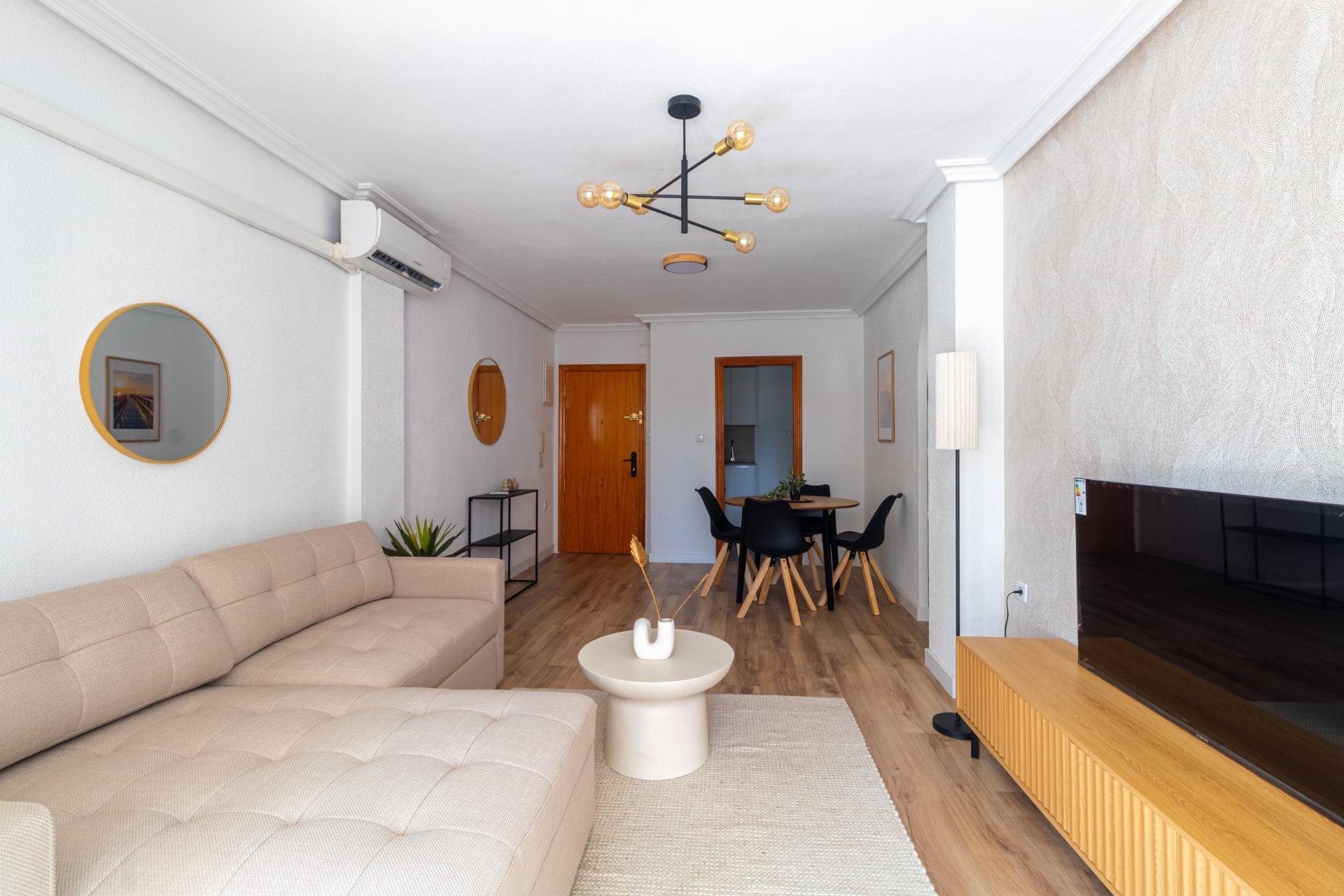 Resale - Apartment / Flat * - Torrevieja * - La Mata *