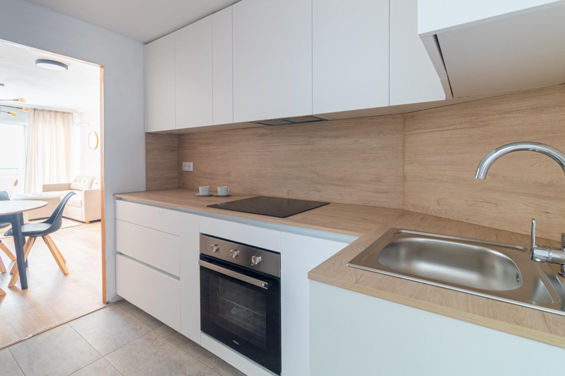 Resale - Apartment / Flat * - Torrevieja * - La Mata *
