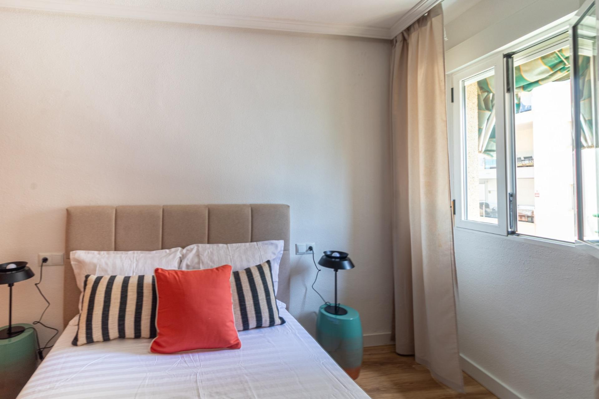 Resale - Apartment / Flat * - Torrevieja * - La Mata *