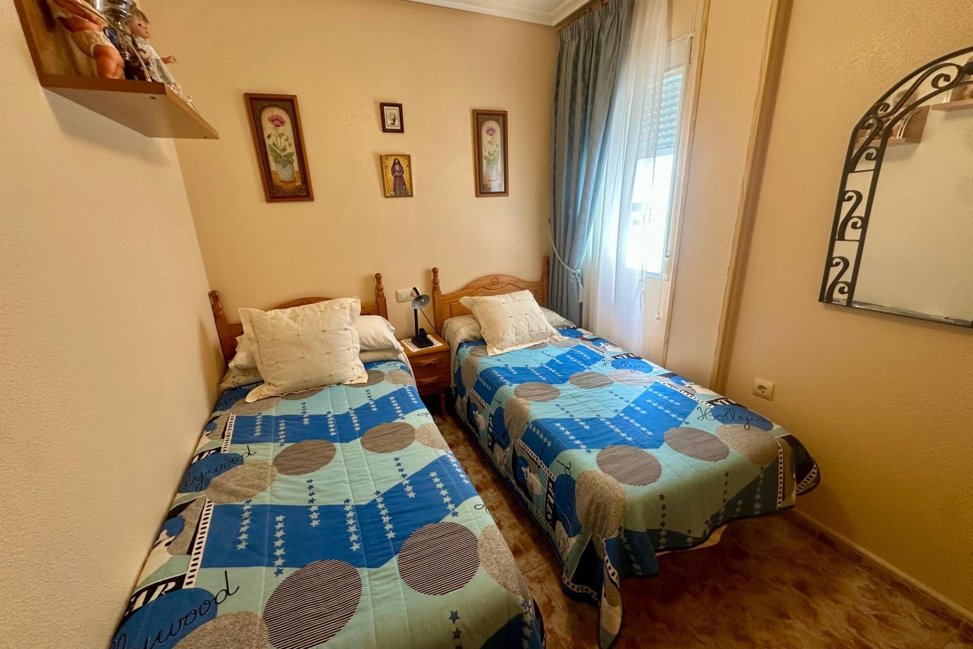 Resale - Apartment / Flat * - Torrevieja * - La Mata *