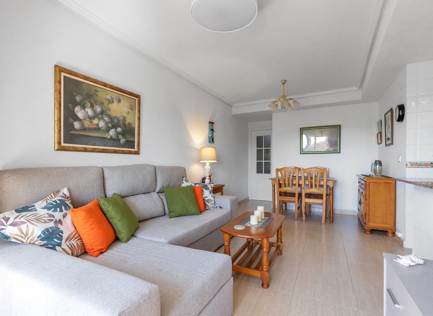 Resale - Apartment / Flat * - Torrevieja * - La Mata *
