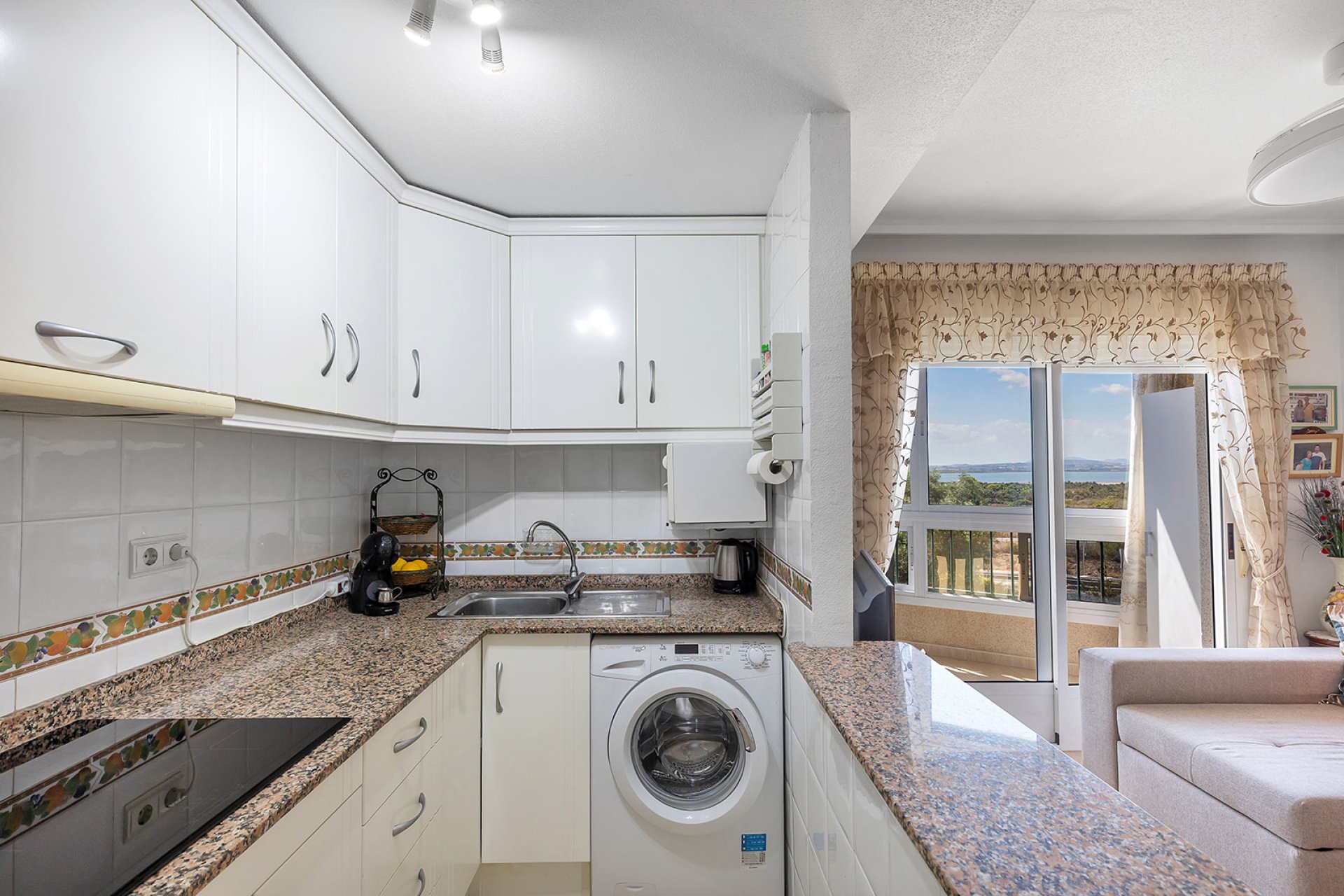 Resale - Apartment / Flat * - Torrevieja * - La Mata *