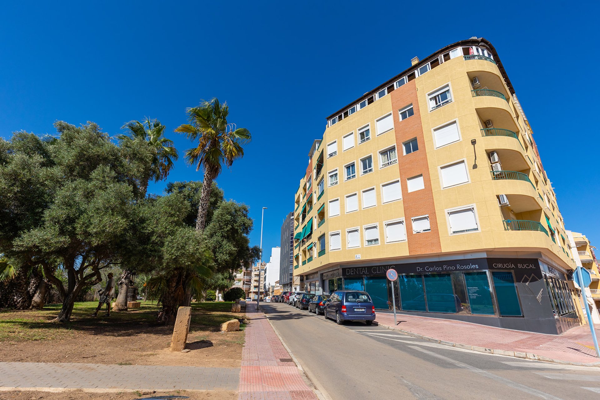 Resale - Apartment / Flat * - Torrevieja * - La Mata *