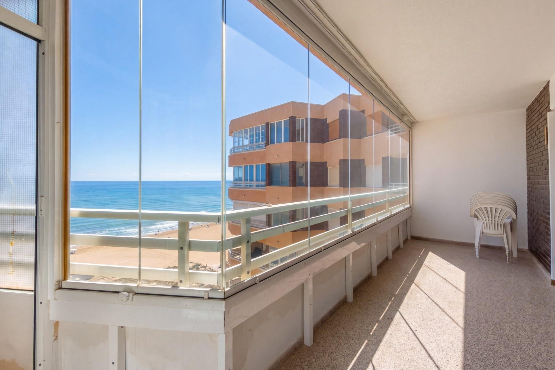Resale - Apartment / Flat * - Torrevieja * - La Mata *