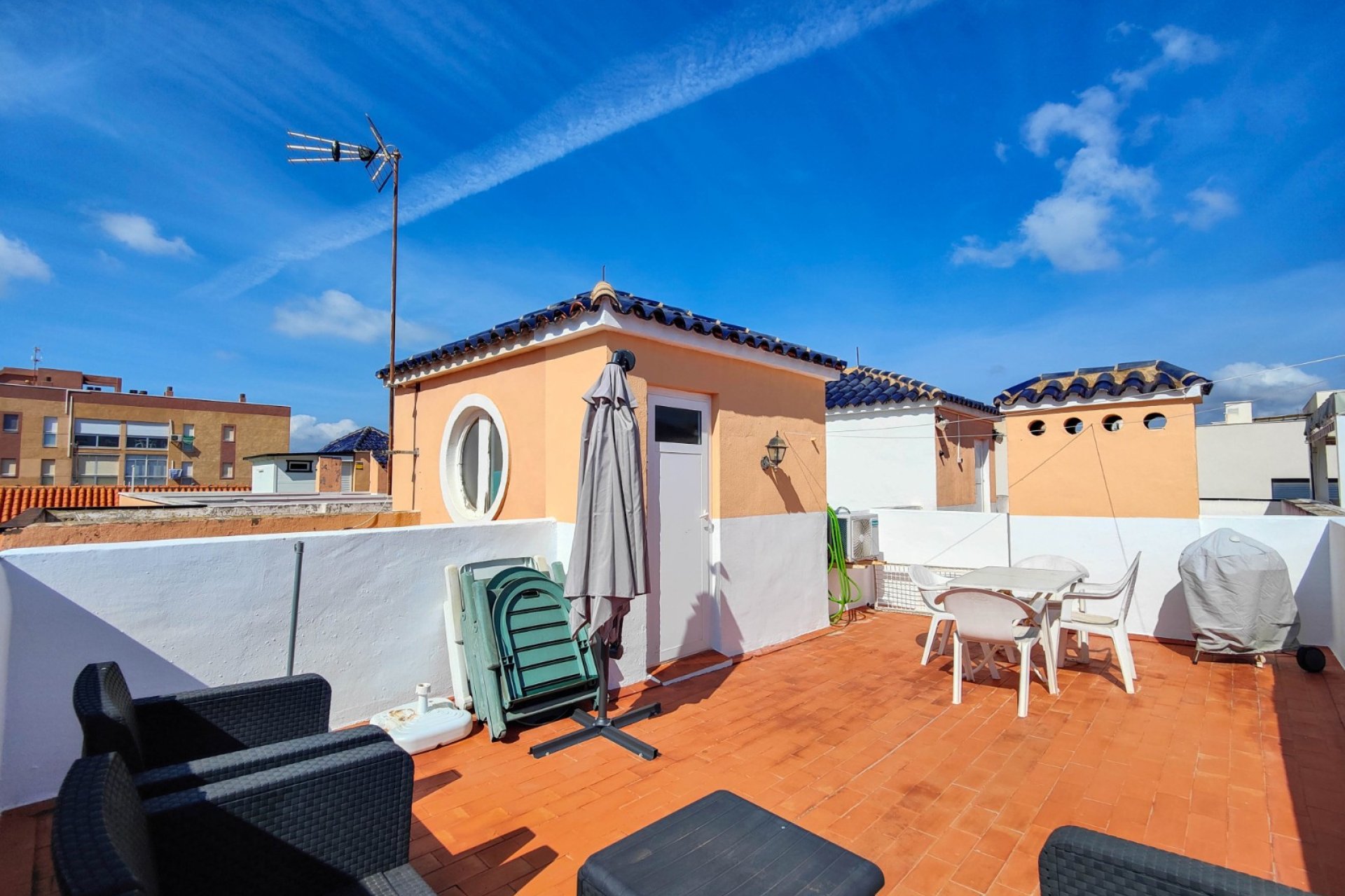 Resale - Apartment / Flat * - Torrevieja * - La Mata *