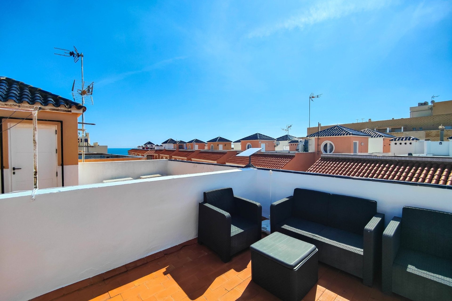 Resale - Apartment / Flat * - Torrevieja * - La Mata *