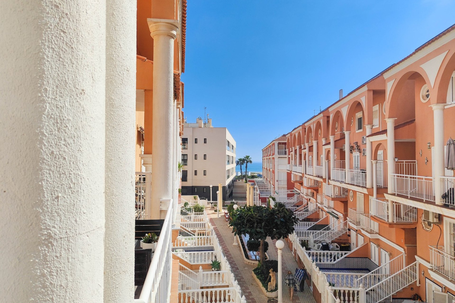Resale - Apartment / Flat * - Torrevieja * - La Mata *