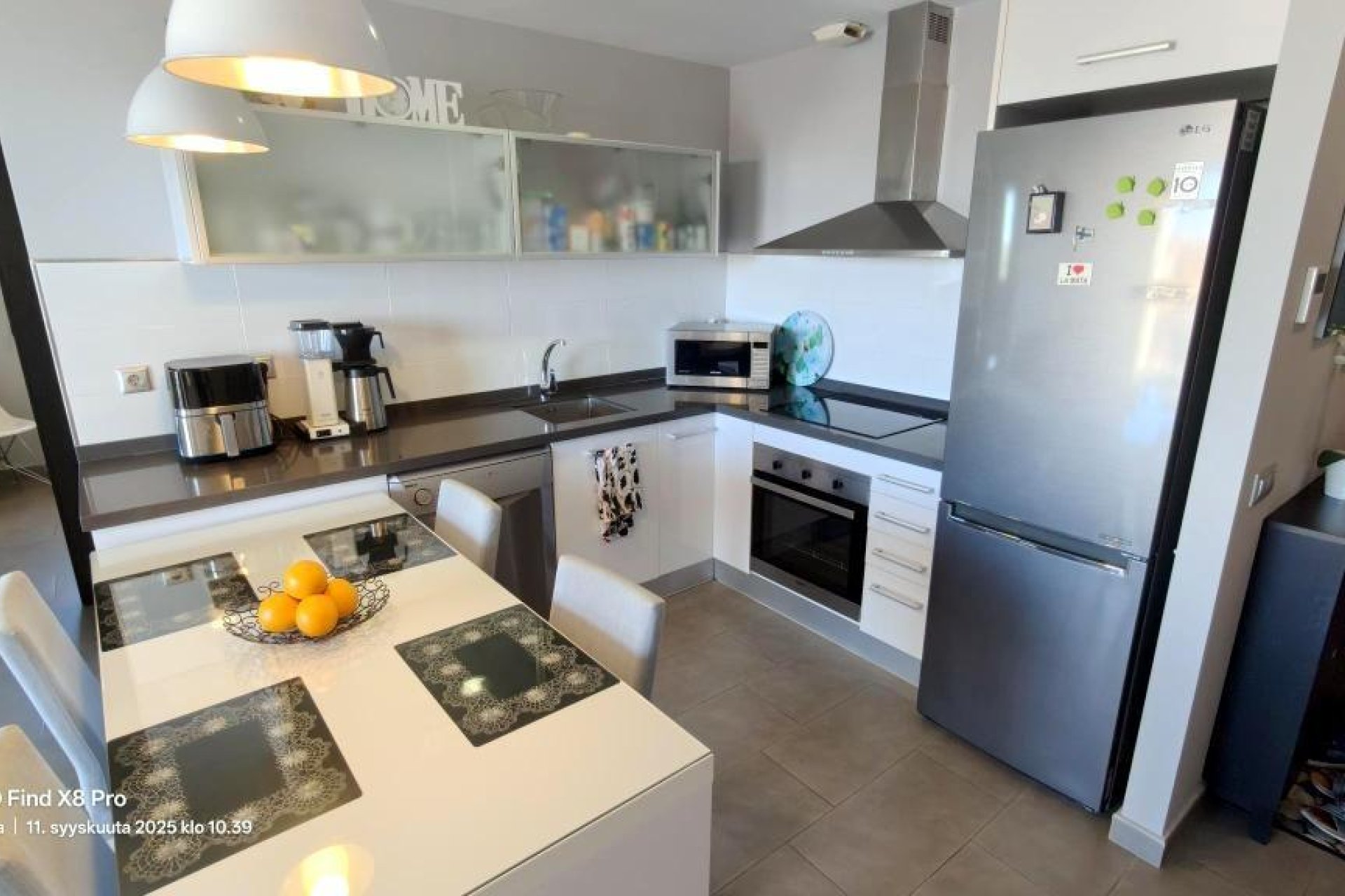 Resale - Apartment / Flat * - Torrevieja * - La Mata *