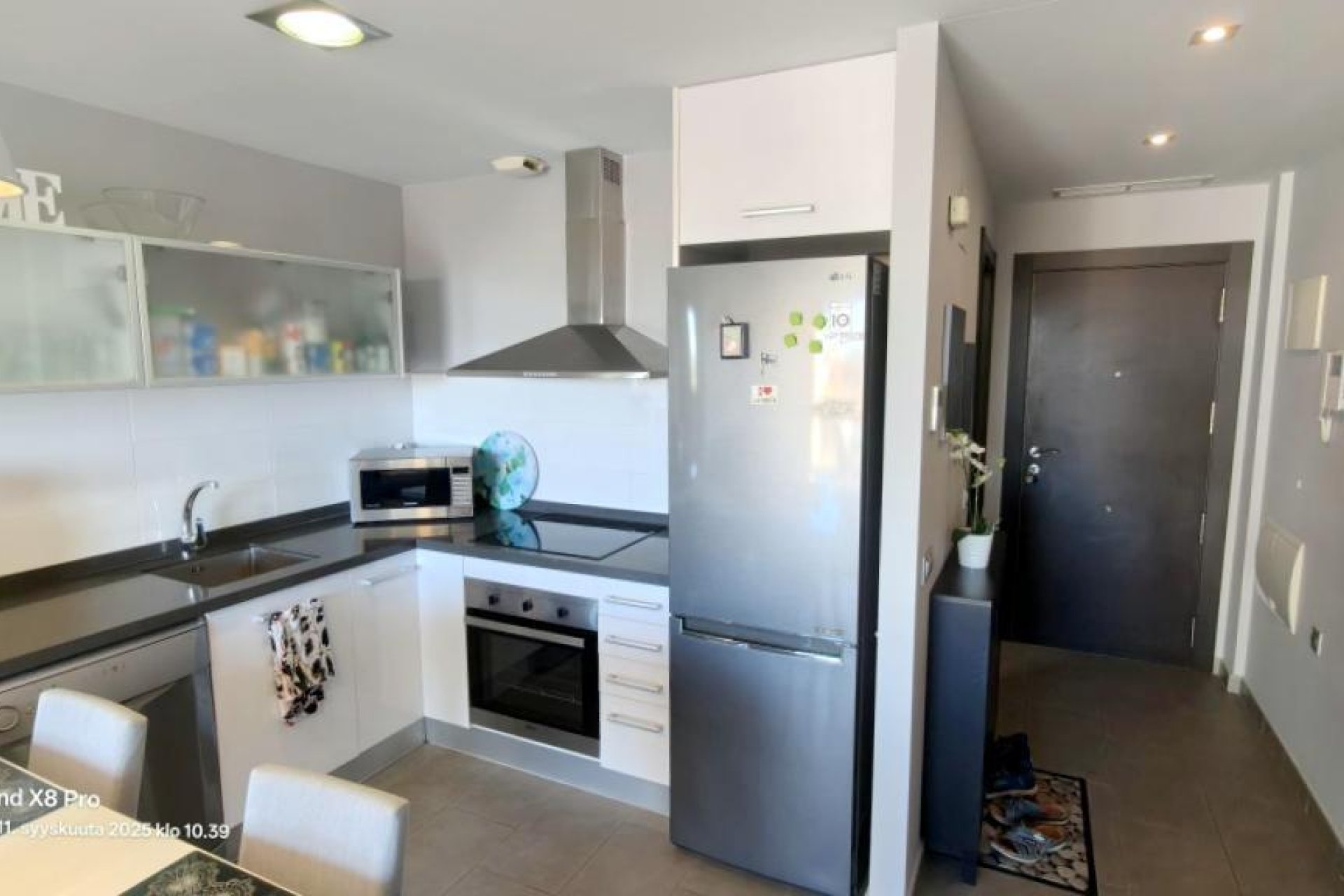 Resale - Apartment / Flat * - Torrevieja * - La Mata *