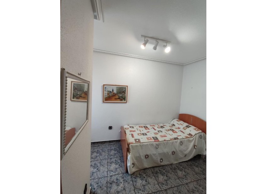 Resale - Apartment / Flat * - Torrevieja * - La Mata *
