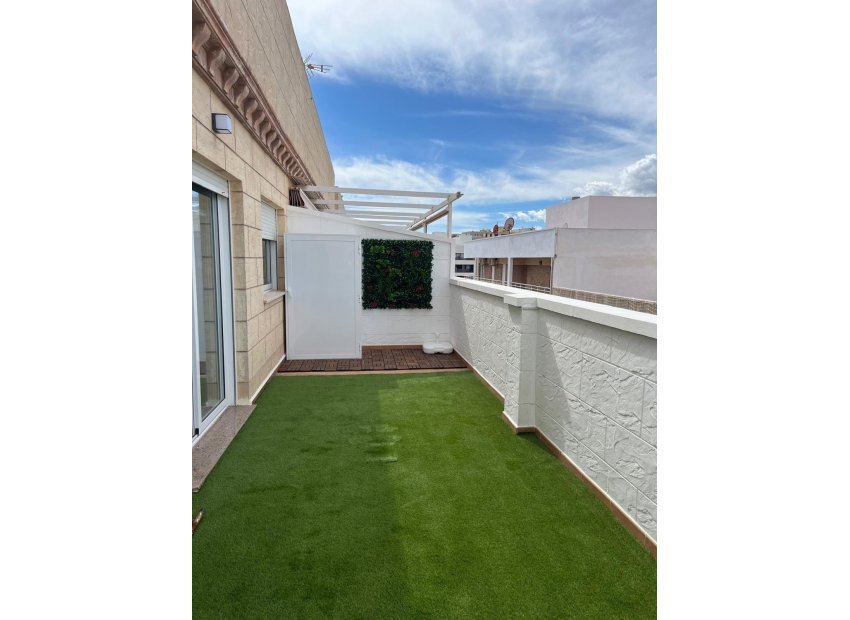 Resale - Apartment / Flat * - Torrevieja * - La Mata *