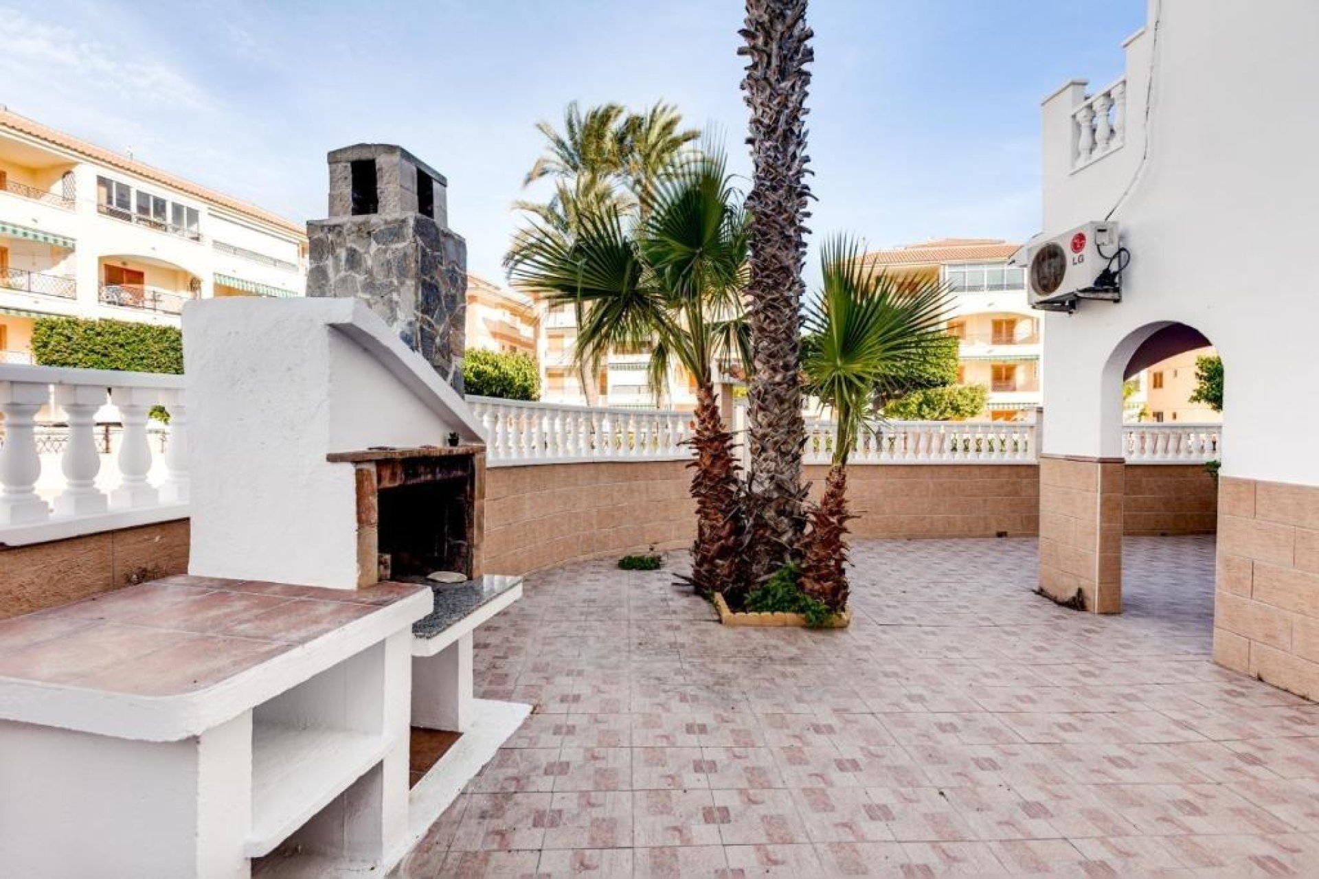 Resale - Apartment / Flat * - Torrevieja * - La Mata *