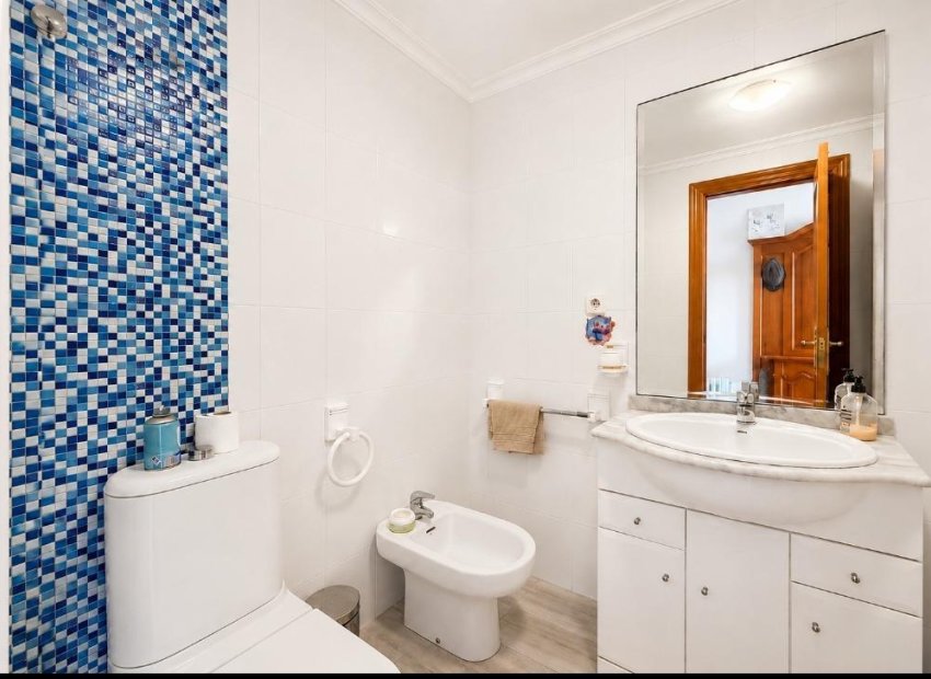 Resale - Apartment / Flat * - Torrevieja * - La Mata *