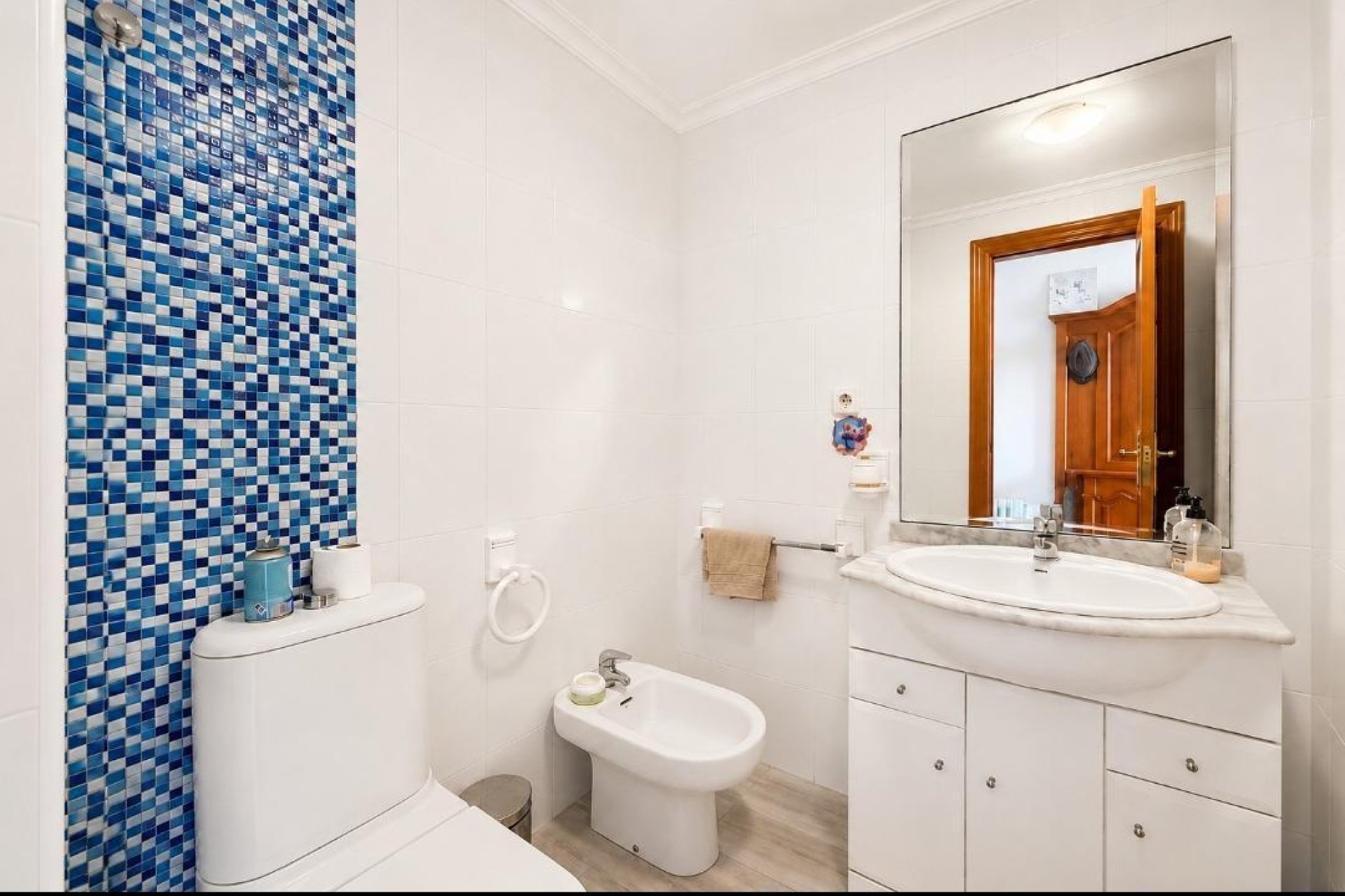 Resale - Apartment / Flat * - Torrevieja * - La Mata *