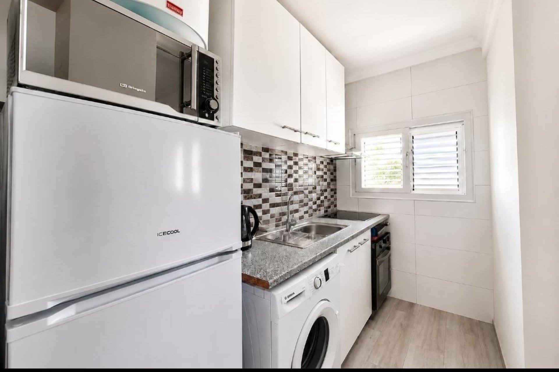 Resale - Apartment / Flat * - Torrevieja * - La Mata *