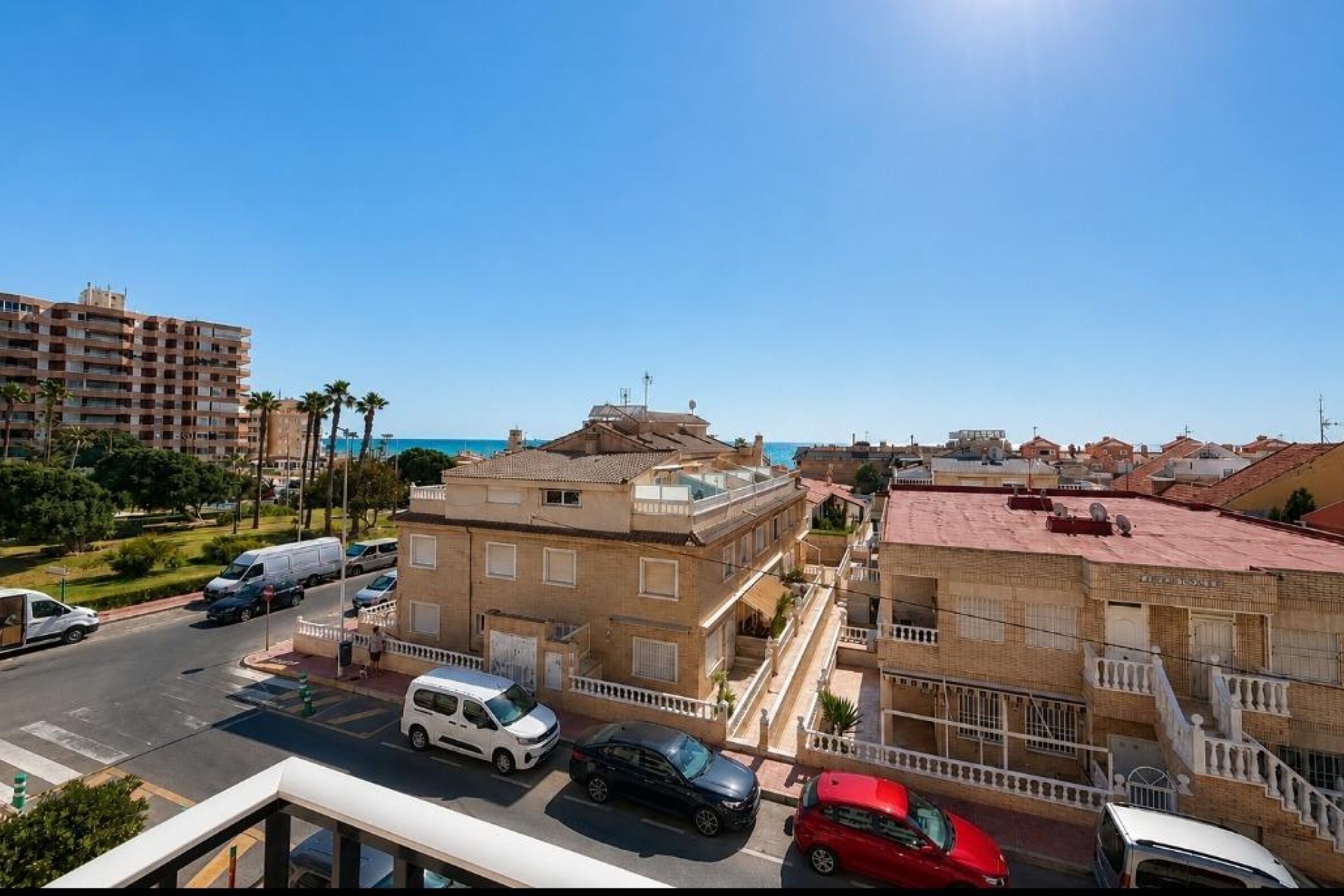 Resale - Apartment / Flat * - Torrevieja * - La Mata *