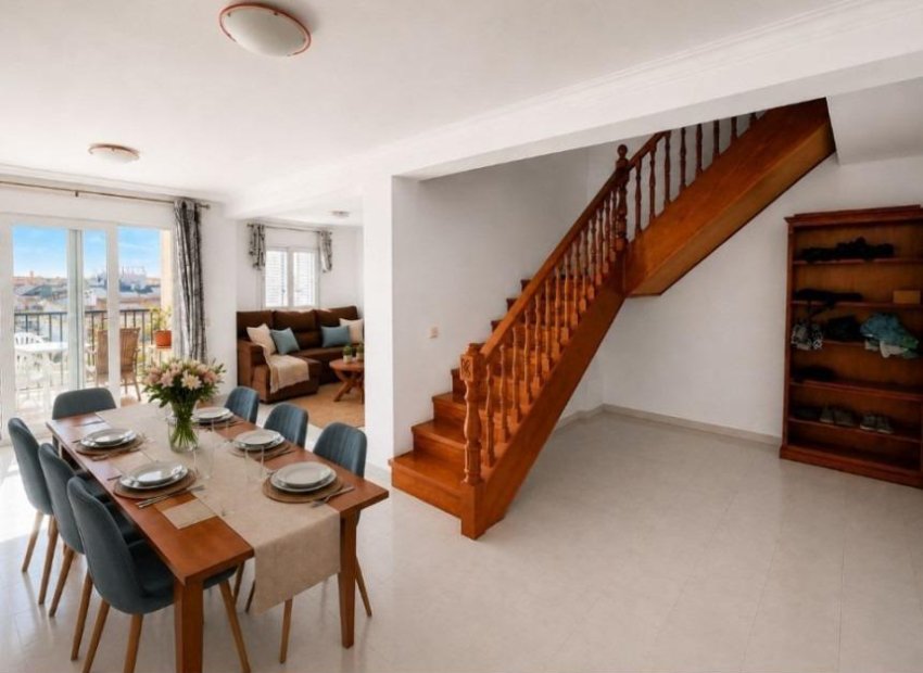 Resale - Apartment / Flat * - Torrevieja * - La Mata *