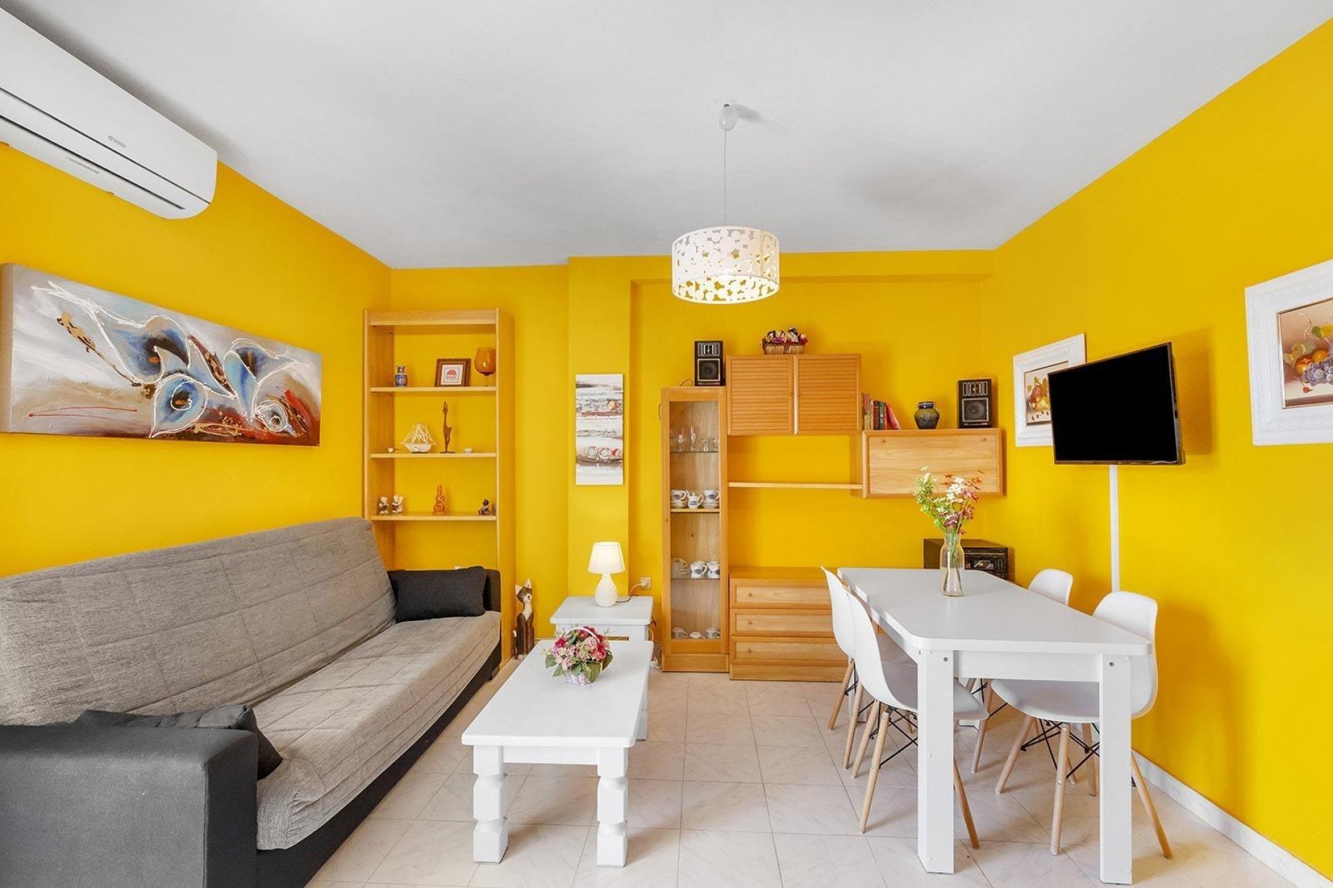 Resale - Apartment / Flat * - Torrevieja * - La Mata *