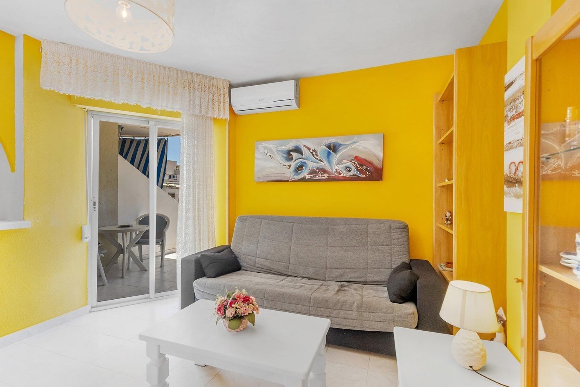 Resale - Apartment / Flat * - Torrevieja * - La Mata *